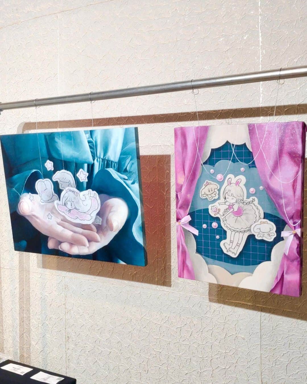 松屋銀座さんのインスタグラム写真 - (松屋銀座Instagram)「銀座で出合う、現代アートの今。  “新たなアーティスト作品とのクロスポイント”をコンセプトに日本の新鋭現代アート作家の作品を集めたA4WALL MATSUYA GINZAをこの夏も開催！   今回は会場を飛び出してのイベントもご用意しました。  才能あふれる、エネルギーに満ちた作品をお買い物の合間に味わってください。  ◆参加アーティスト Maeda Atsushi / 山上大輔 / Tei 程 亮介 / 桃生ぴこ/イノウエ /根本 寛子 / 駒嶺ちひろ /カサイハル / 北本晶子 / 谷村メイチンロマーナ/ 東京湾太郎 / やのや/森戸一惠　..and more.  ※第一期と第二期で出展アーティストが異なります。 ※アーティストが変更となる場合もございます。  A4WALL MATSUYAGINZA 第一期：8月5日（土）・6日（日） 第二期：8月11日（祝・金）－13日（日）  ※各日入場は閉場の30分前まで 3階外国人顧客サービスカウンター内　ゲストラウンジ  ※入場無料 ※出展作品は全て「A4WALL MATSUYA GINZAオンラインストア」上での販売となります。 ※お買い上げ作品の発送は期間終了後となります。 ※数に限りがございます。なくなり次第終了  ■ライブドローイングイベント 8月5日（土）・6日（日）・ 11日（祝・金）・12日（土）　 各日午後3時－7時 1階正面ウィンドウ前  展示に参加しているアーティストが皆さんの目の前で作品を描きます。 普段なかなか見ることのできない制作の様子をライブでご覧ください。  ■ミシンアーティスト山上大輔さん来店イベント 8月5日（土）午後3時－7時 8階MGテラス　  スカジャンの刺繍を手掛ける横振り刺繍作家山上大輔さんが来店。 ミシンで繊細かつパワフルな絵柄を目の前で紡ぎます。  詳しくは松屋ウェブサイトをご覧ください。  #デザインの松屋 #松屋銀座 #matsuyaginza #銀座 #ginza #アート #現代アート#現代美術 #アートのある暮らし #個展巡り #ギャラリー #ライブドローイング #ライブペインティング #livedrawing #a4japan #a4tokyo #alternativeart #japaneseartist #contemporaryartist #popart #artwork」7月31日 17時53分 - matsuyaginza