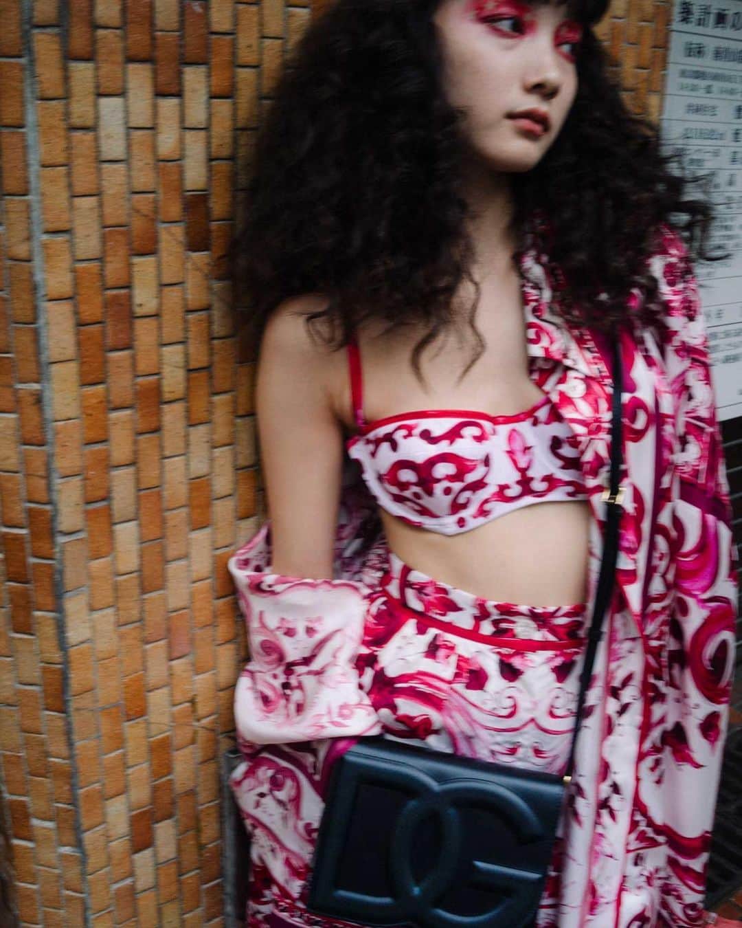 Droptokyoさんのインスタグラム写真 - (DroptokyoInstagram)「Nana Shinnoo／Model, Actress  DGロゴバッグ(クロスボディ)、シャツ、スイムウェア、ショートパンツ、シューズ 参考商品／すべてDolce&Gabbana (ドルチェ＆ガッバーナ)  #droptokyo #streetsnap #fashion #ストリートスナップ #dgロゴバック #DolceGabbana #ドルチェガッバーナビューティー」7月31日 17時58分 - drop_tokyo