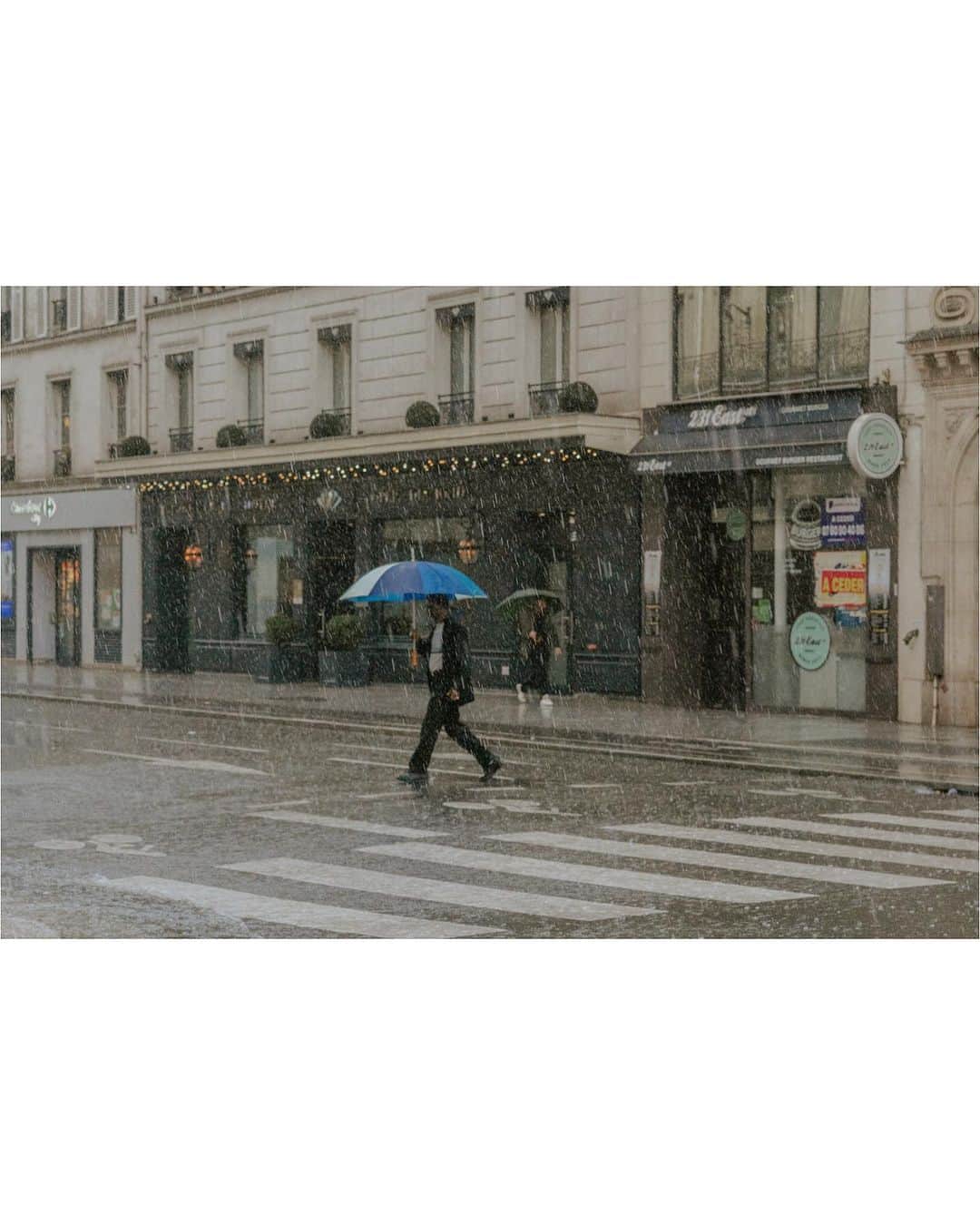 VuTheara Khamさんのインスタグラム写真 - (VuTheara KhamInstagram)「Summer Rain, Paris, 2023 ☔️🌞 .  A serie of photos taken on July 28th during the rainiest day of the year around Saint-Lazare. It had been since last January that I hadn't really taken any personal photos in Paris. I hope you will like this rainy series.  Which one do you prefer [1-10] . #paris #rain #streetphotography #cinematography #abstractart」7月31日 18時08分 - vutheara
