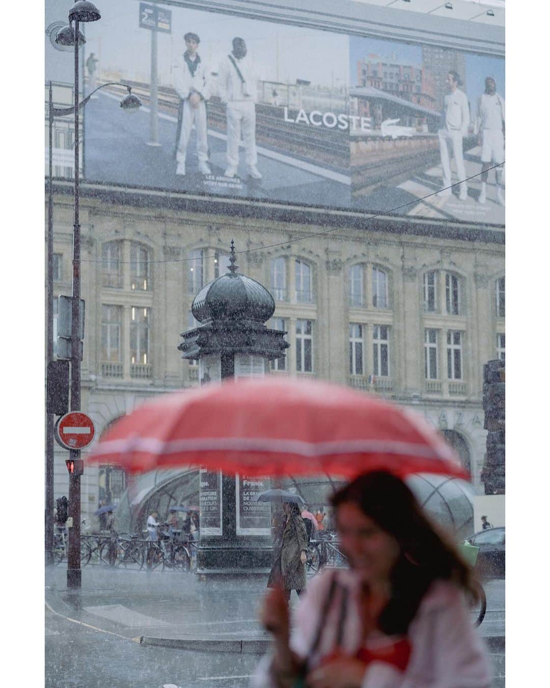 VuTheara Khamさんのインスタグラム写真 - (VuTheara KhamInstagram)「Summer Rain, Paris, 2023 ☔️🌞 .  A serie of photos taken on July 28th during the rainiest day of the year around Saint-Lazare. It had been since last January that I hadn't really taken any personal photos in Paris. I hope you will like this rainy series.  Which one do you prefer [1-10] . #paris #rain #streetphotography #cinematography #abstractart」7月31日 18時08分 - vutheara