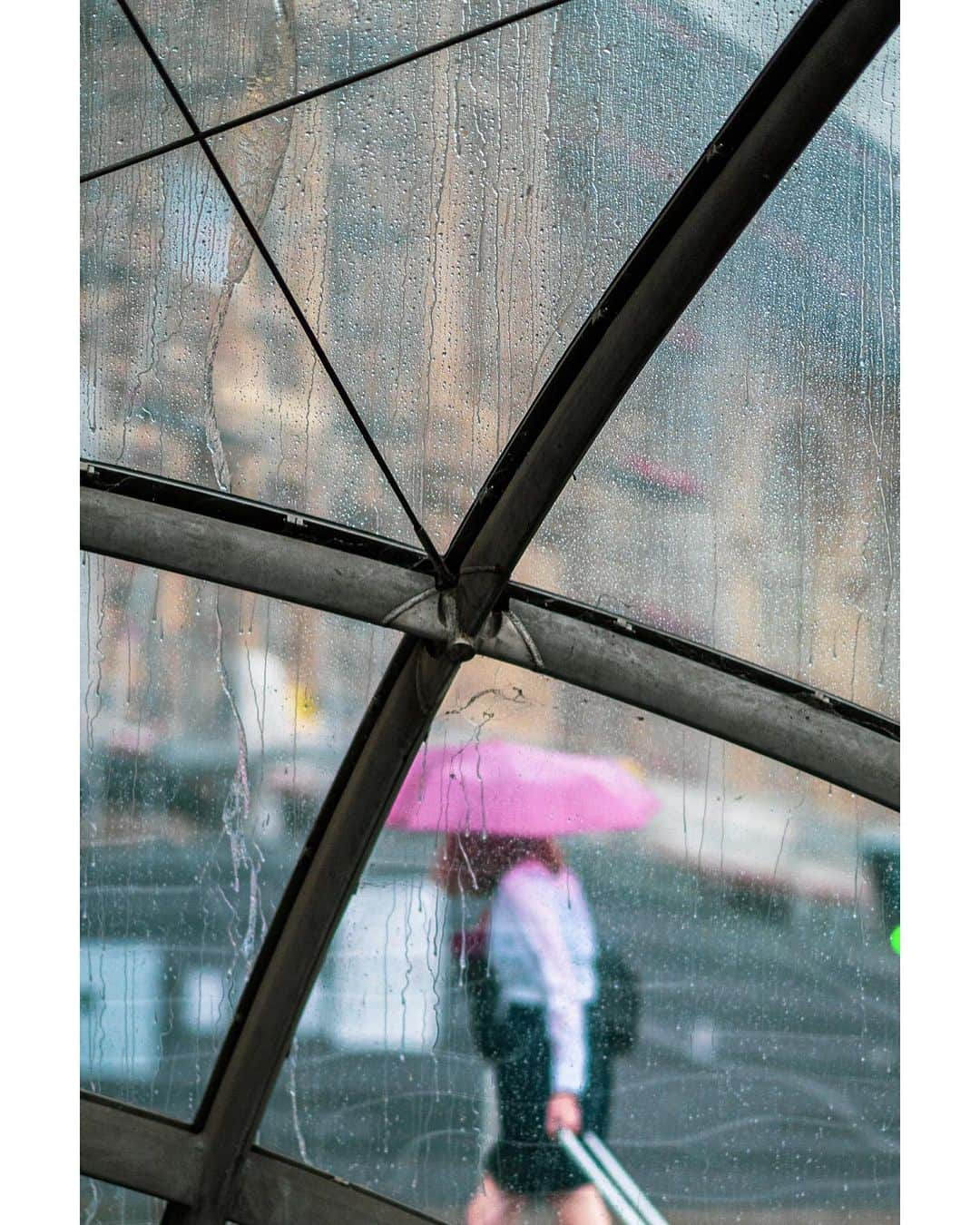 VuTheara Khamのインスタグラム：「Summer Rain, Paris, 2023 ☔️🌞 .  A serie of photos taken on July 28th during the rainiest day of the year around Saint-Lazare. It had been since last January that I hadn't really taken any personal photos in Paris. I hope you will like this rainy series.  Which one do you prefer [1-10] . #paris #rain #streetphotography #cinematography #abstractart」