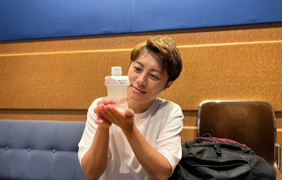 はやぶさのインスタグラム：「暑い日には水分補給をしっかりしましょう！！ 夏の暑い日に、冷たいお水は本当に美味しいですよね。 お水、ありがとうございます！！！  【EN】  Stay hydrated on hot days!  Cold water really tastes good on hot summer day.  Thank you for the water!  #はやぶさ #ヒカル #ヤマト #大滝ひかる #駿河ヤマト #イベント #一日一枚  #写真  #hayabusa #hikaru #yamato #event  #picstory  #picstagram #photooftheday  #photogram  #hayabusadiary  #はやぶさの日記  #fotohariini #summer #musimpanas #hotsummer」