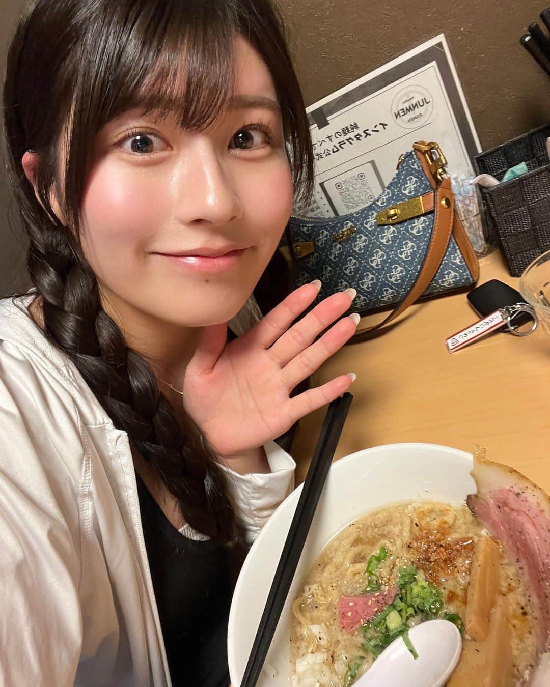 ちとせよしのさんのインスタグラム写真 - (ちとせよしのInstagram)「2泊3日の北海道旅行✈️ スタートはすすきのから\( ˆoˆ )/ たくさん運転しました🚗 ³₃  北海道堪能できたなぁ～✌🏻 今日から少しずつ載せていきます☺︎︎  #北海道旅行 #すすきの #旭山動物園 #芦別 #富良野」7月31日 18時05分 - chitose_yoshino