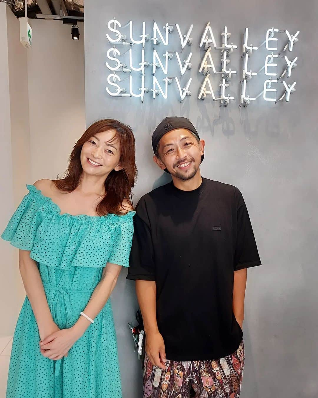 佐藤純のインスタグラム：「SUNVALLEY でカラー&トリートメント✨  @_sunvalley_  @shibuken_sunvalley   前髪もちょっとだけ✂️  サンバレーでトリートメントするとほんとツヤツヤになるから上がる⤴️😆  しぶけん、ありがとー😆💕✨  (しぶけん、顔ちっちゃくない？)  #sunvalley #サンバレー #渋谷謙太郎 さん #表参道 #ヘアカット #カラー #トリートメント #しぶけんありがとー #ママ #ママモデル #モデル #mama #mamamodel #model」