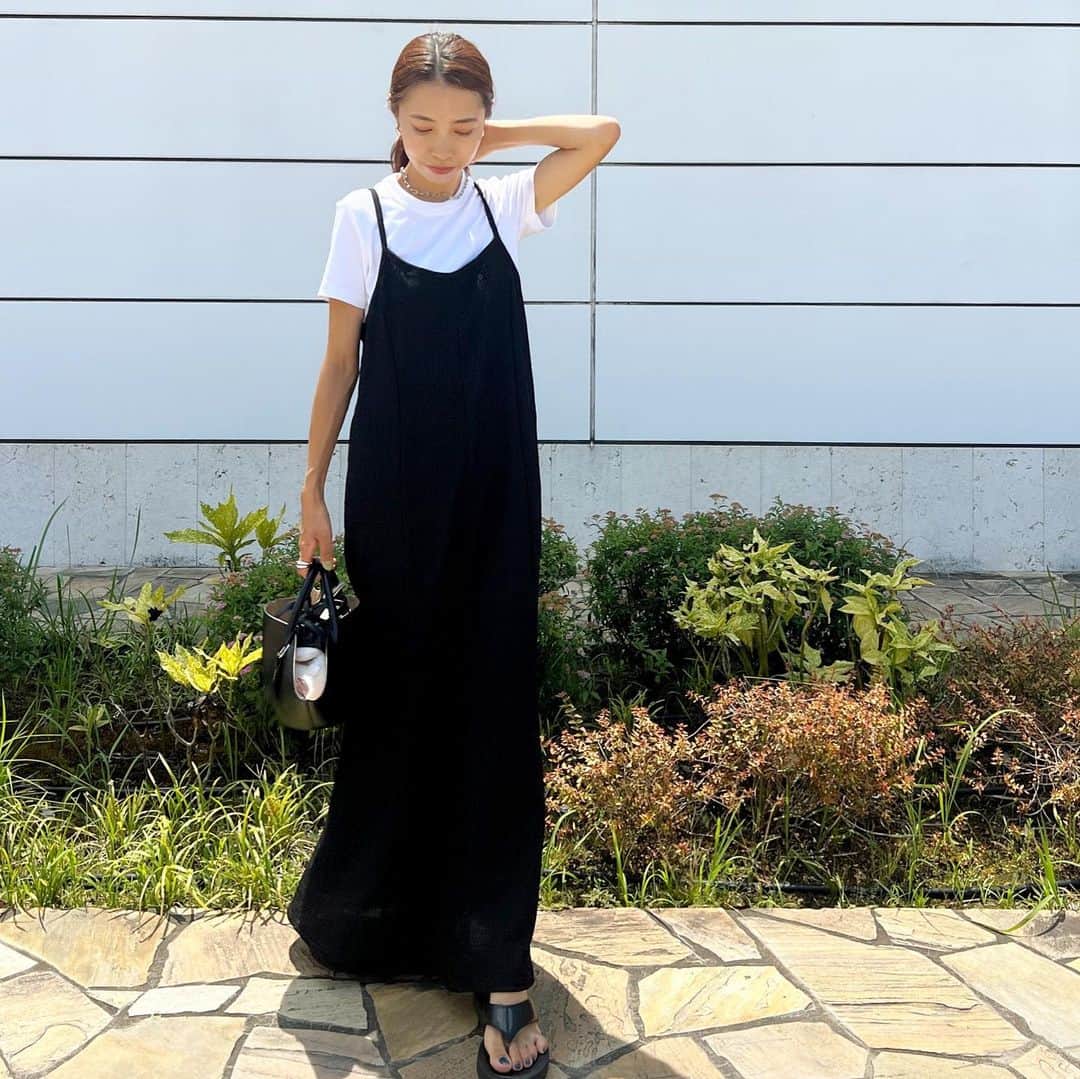 yyurielのインスタグラム：「. 毎日あっつい❤️‍🔥 いつの間にか日焼けしてる☀️  ワンピース　@grl_official  Tシャツ  @uniqlo_ginza」
