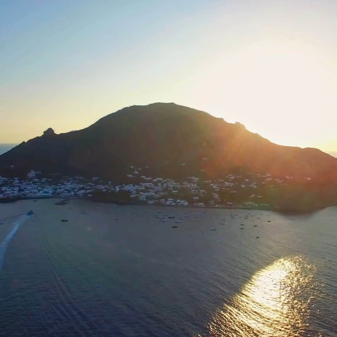 アクアディパルマのインスタグラム：「Arriving on Panarea, it's the wild scent of nature that welcomes you. Aromatic myrtle with the scent of the sea in the air in a fascinating landscape captured in Mirto di Panarea.   #AcquadiParma​ #BluMediterraneo #Italiansummer #TheEssenceofItalianLife」