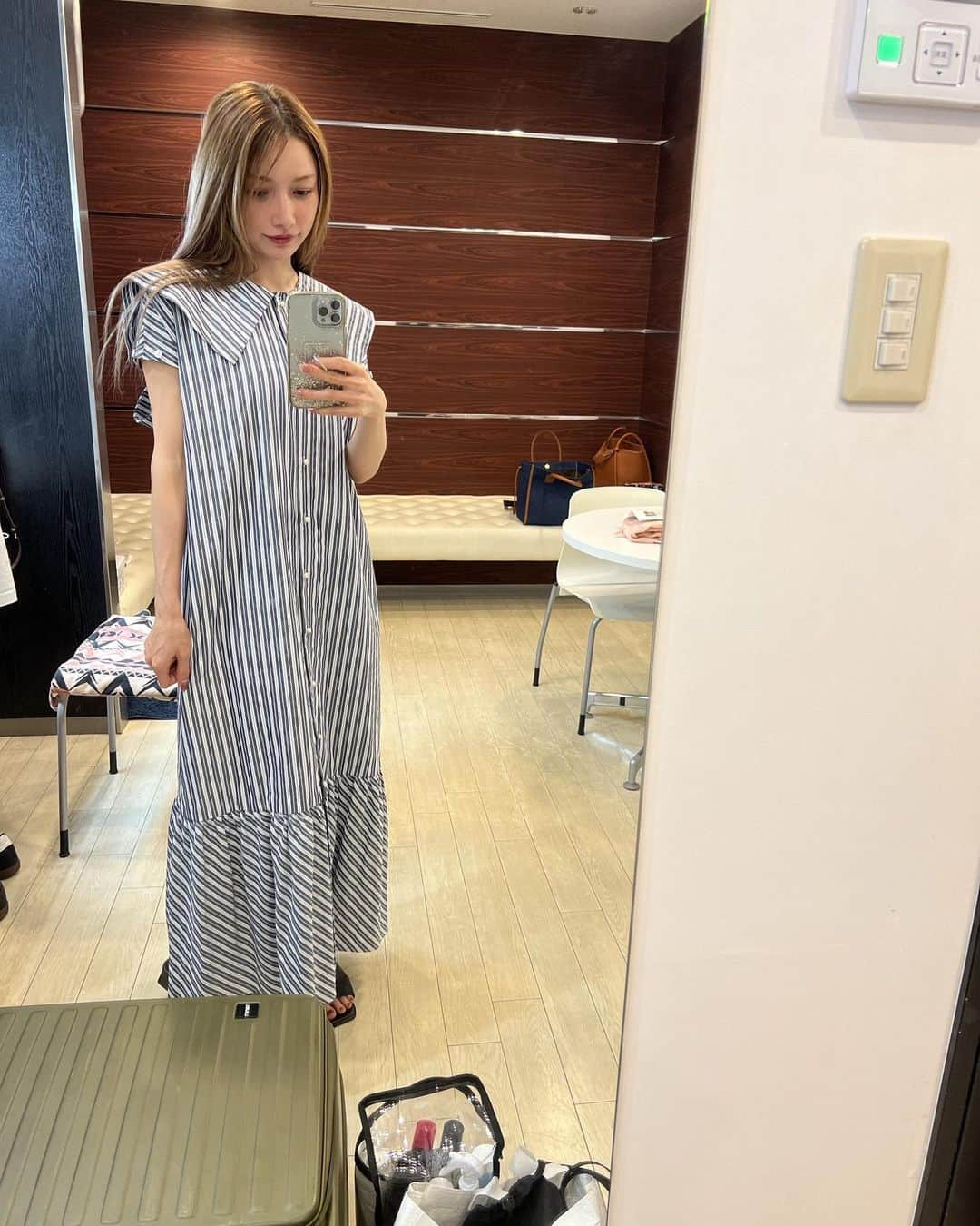 後藤真希さんのインスタグラム写真 - (後藤真希Instagram)「つじちゃんからプレゼントのお洋服〜！ 長袖の服なんだけど、袖のボタン外すと暑い日でも着れるの良き💕  #まきふく #辻ちゃん  #angecharme #ワンピース 👗」7月31日 18時13分 - goto_maki923