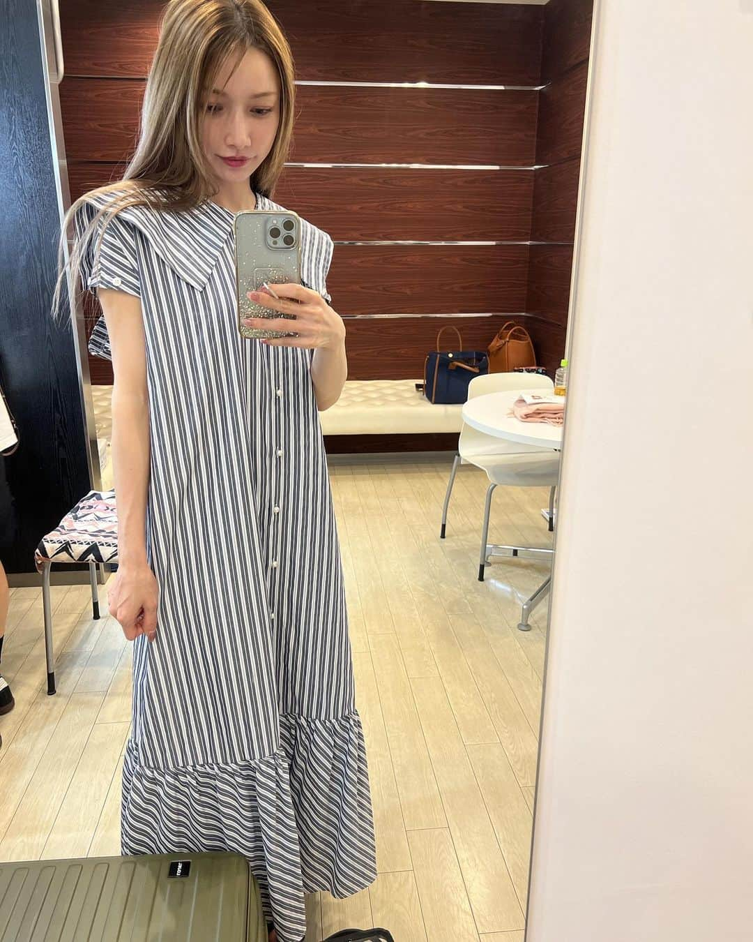 後藤真希さんのインスタグラム写真 - (後藤真希Instagram)「つじちゃんからプレゼントのお洋服〜！ 長袖の服なんだけど、袖のボタン外すと暑い日でも着れるの良き💕  #まきふく #辻ちゃん  #angecharme #ワンピース 👗」7月31日 18時13分 - goto_maki923