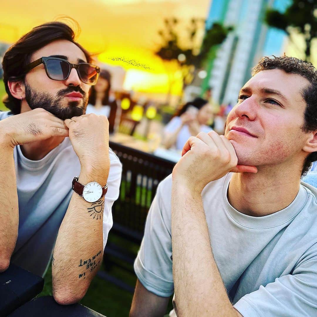 ジェイソン・ブラウンのインスタグラム：「Summer Nights 💫 夏の夜です！🌅  📸: @mai.skating0822 (1) 📸: @yoshiki_kogaito (2&3)  #summer #night #dinner #japan #osaka #travel #tour #iceshow #theICE #theICE2023 @fstheice」