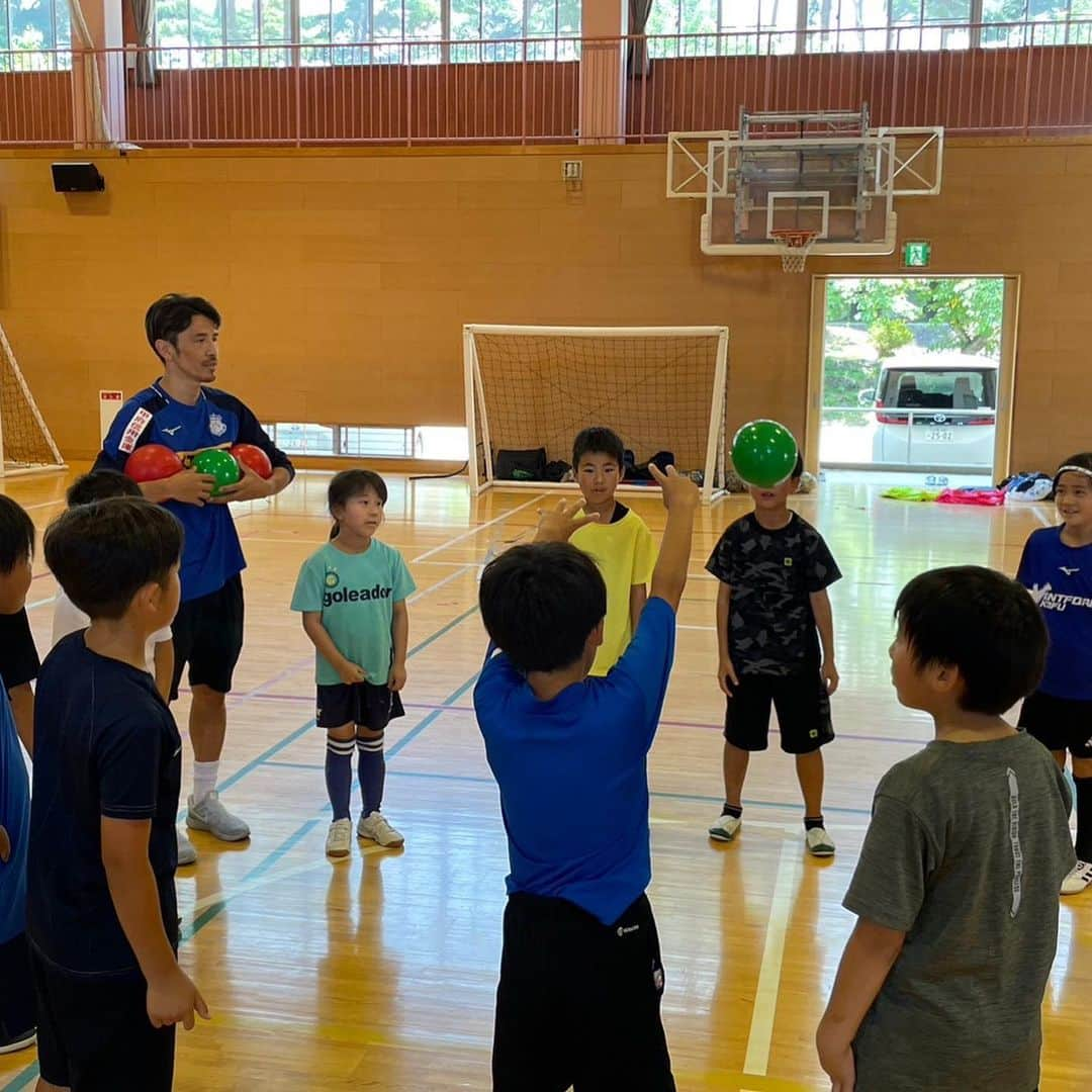 小椋祥平さんのインスタグラム写真 - (小椋祥平Instagram)「. 少し前になりますが、富士吉田市でイベント参加  富士登山競走前日イベント 「VF甲府ランandサッカー」  久しぶりの谷さんとレジェンドマッチ以来の福田さんと  #小椋祥平  #谷真一郎 さん #タニラダー  #福田健介 さん #vfk  #vfsc  #富士登山競走  #富士吉田市」7月31日 18時15分 - shohei_40