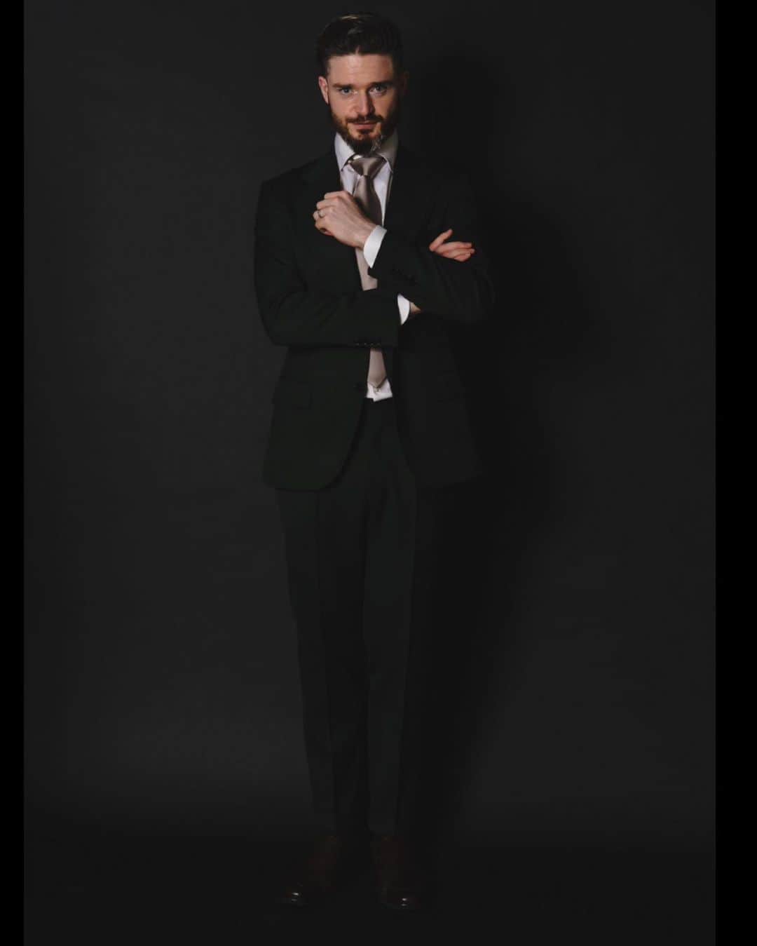 のインスタグラム：「When in doubt, wear a suit.」