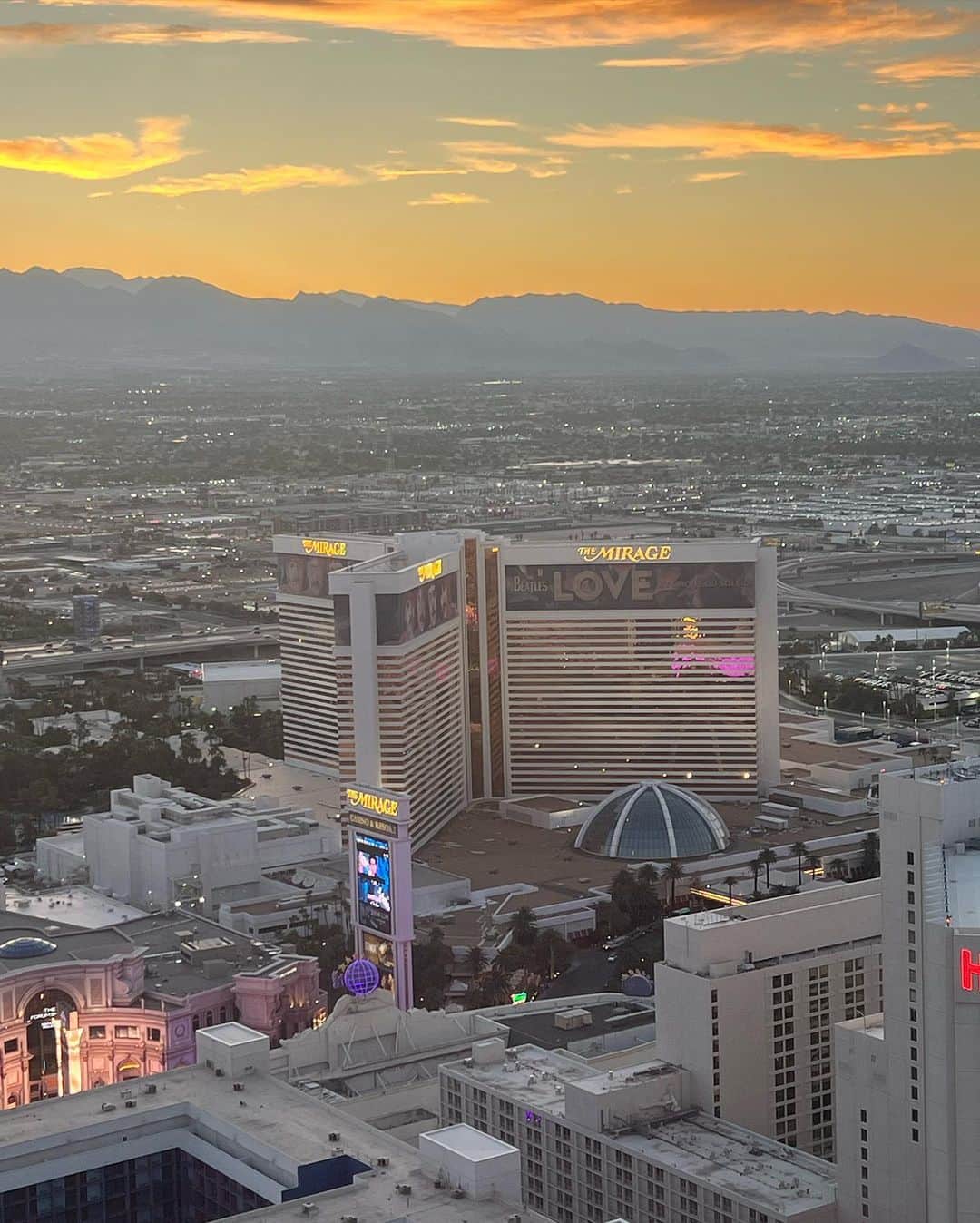 ローマン・ヴァイデンフェラーさんのインスタグラム写真 - (ローマン・ヴァイデンフェラーInstagram)「Las Vegas, die Stadt, die nie schläft! #usa #lasvegas #nevada #bvb #ustour」8月1日 3時45分 - romanweidenfeller