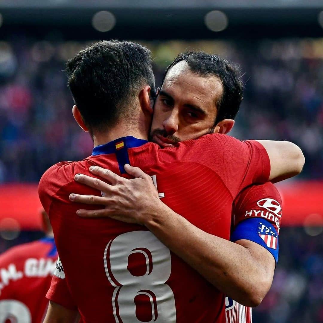 サウル・ニゲスのインスタグラム：「Leyenda. Capitán. Gracias por darnos tanto y disfrutar contigo en los terrenos de juego. Defendiste el escudo como el que más. Eterna Leyenda ❤️ @diegogodin」