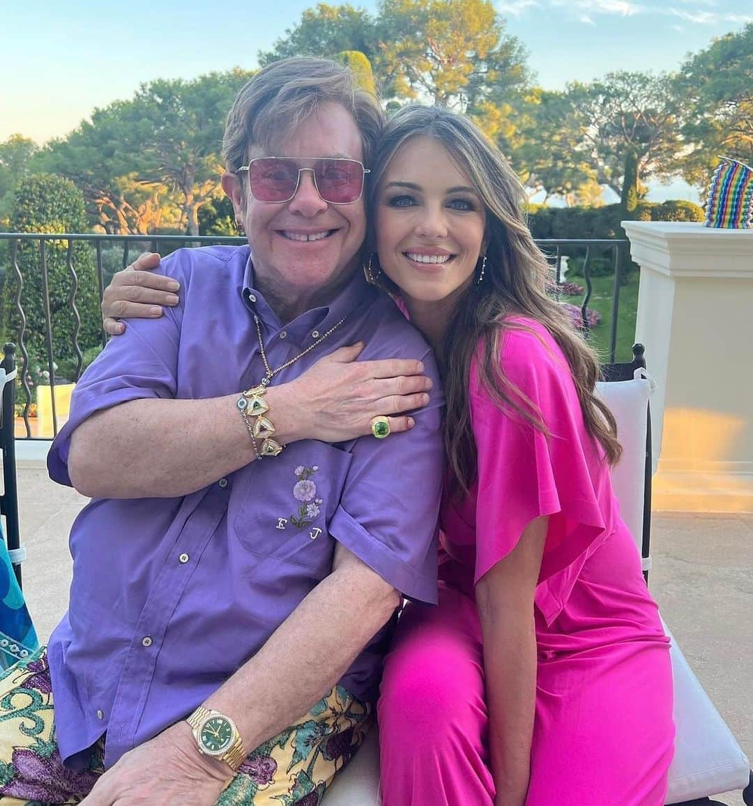 エリザベス・ハーレイのインスタグラム：「Balmy nights and a blissful hol with three of my favourite humans. Thank you @davidfurnish and @eltonjohn for the best time and thank you @thepatrickcox for being you 💗❤️💗」