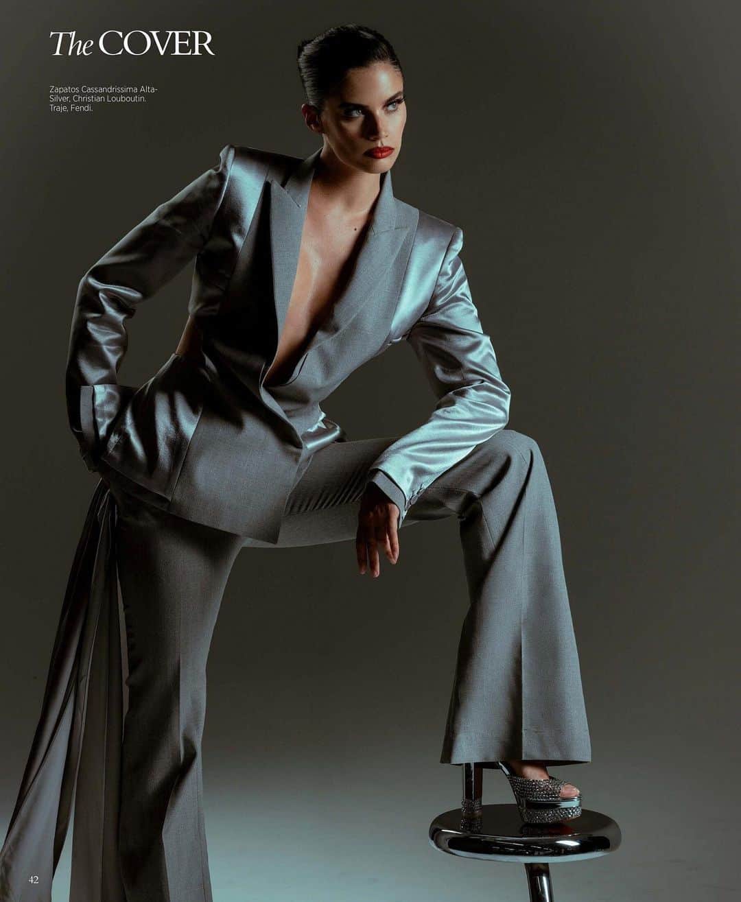 サラ・サンパイオのインスタグラム：「@harpersbazaarmx shot @spadestudios2  @louboutinworld  @majoguzman  @st.raffi  @christynakay  @machinedarine」
