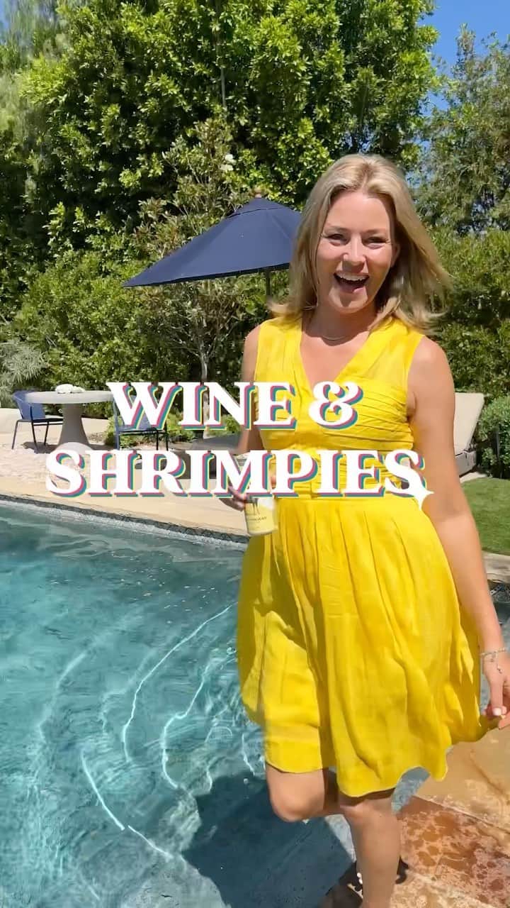 エリザベス・バンクスのインスタグラム：「🍤SHRIMPSTAKES ALERT🍤 Shrimp Girl Summer is here and so is the swag! We’re giving away the #wineandshrimpies starter pack of your dreams…free wine awaits. Here’s how to enter:  Simply follow @archerroosewines and tag two friends with the 🍤 emoji!  . . . One lucky winner will be chosen at random on 8/4 and notified via DM. Must be 21+ to enter.」