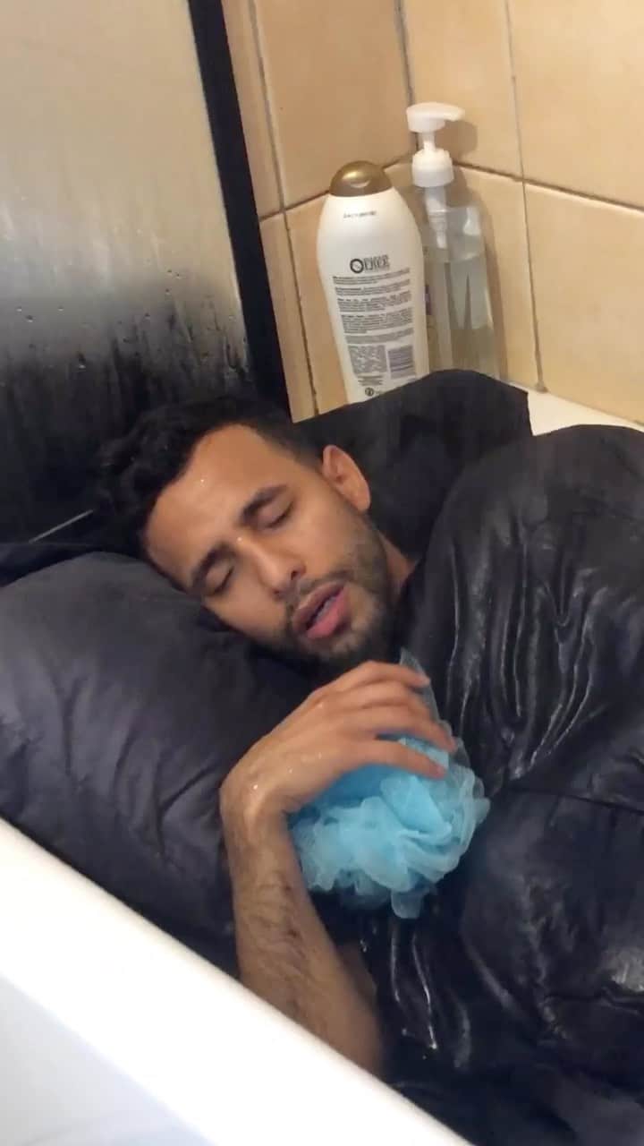 Anwar Jibawiのインスタグラム：「Mondays…」