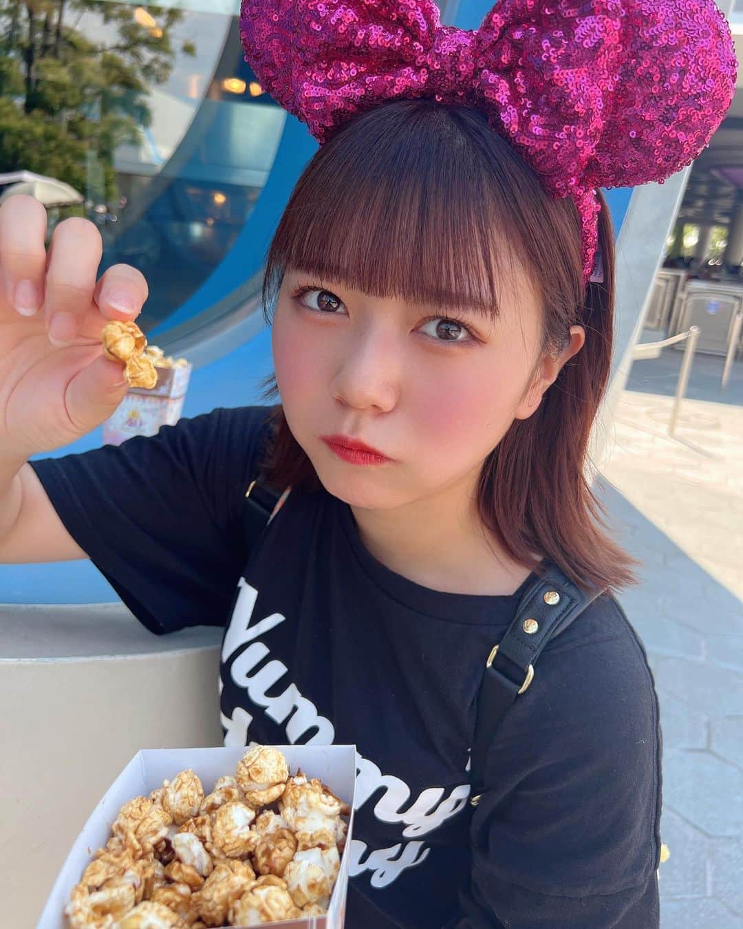 桜田アンナのインスタグラム：「ポップコーン、あーげないっ！  #あんなかわいい #東京ディズニーランド #ディズニー　#ポップコーン　#ビッグポップ #陸イン　#ランド　#ディズニーランド」