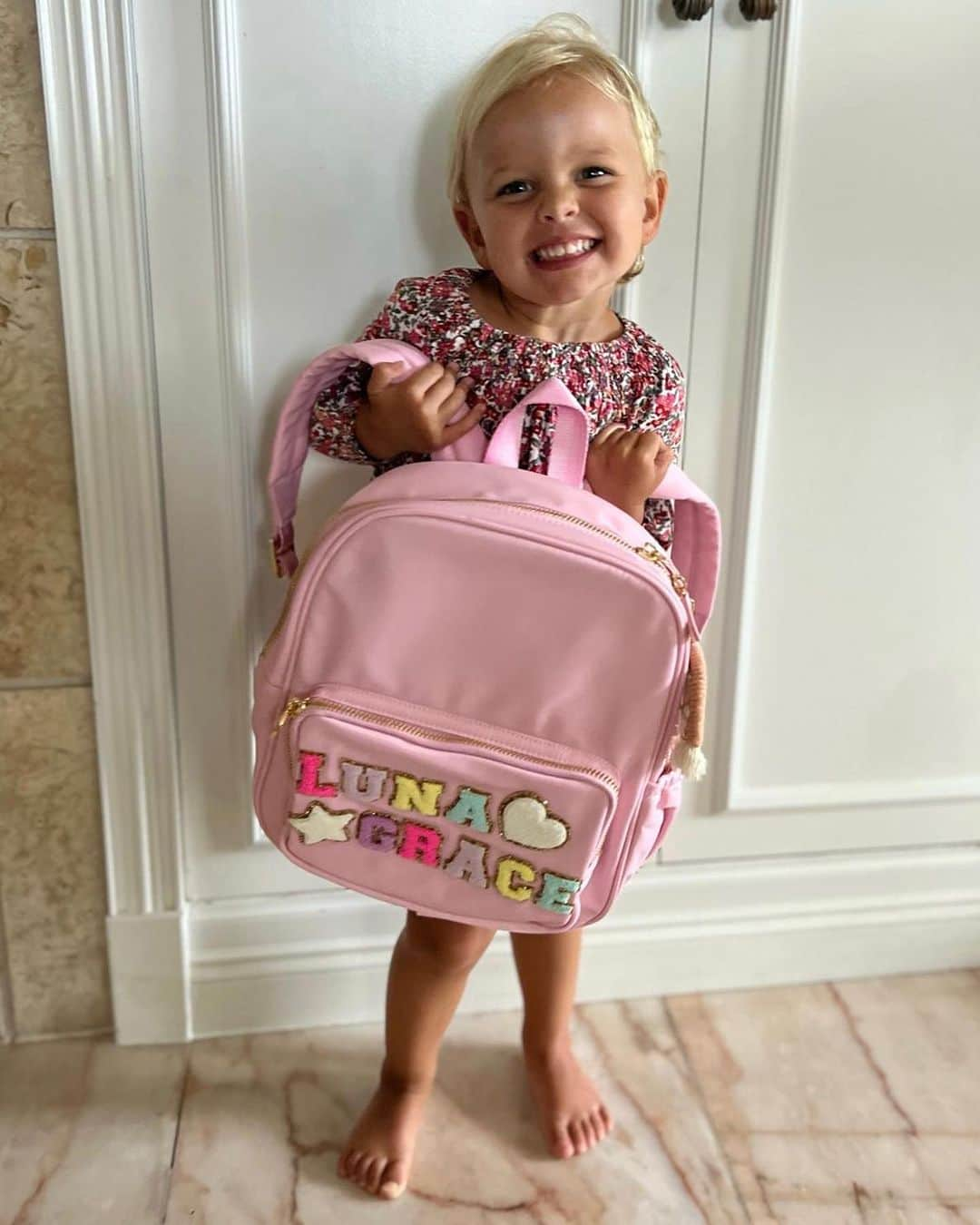 カロリナ・クルコヴァさんのインスタグラム写真 - (カロリナ・クルコヴァInstagram)「LunaGrace was so excited when her new backpack arrived, she wanted to go to school right away 😄✏️📓🩷 Let me know in comments some of your kids favorite must haves for school👍🏻」8月1日 4時51分 - karolinakurkova