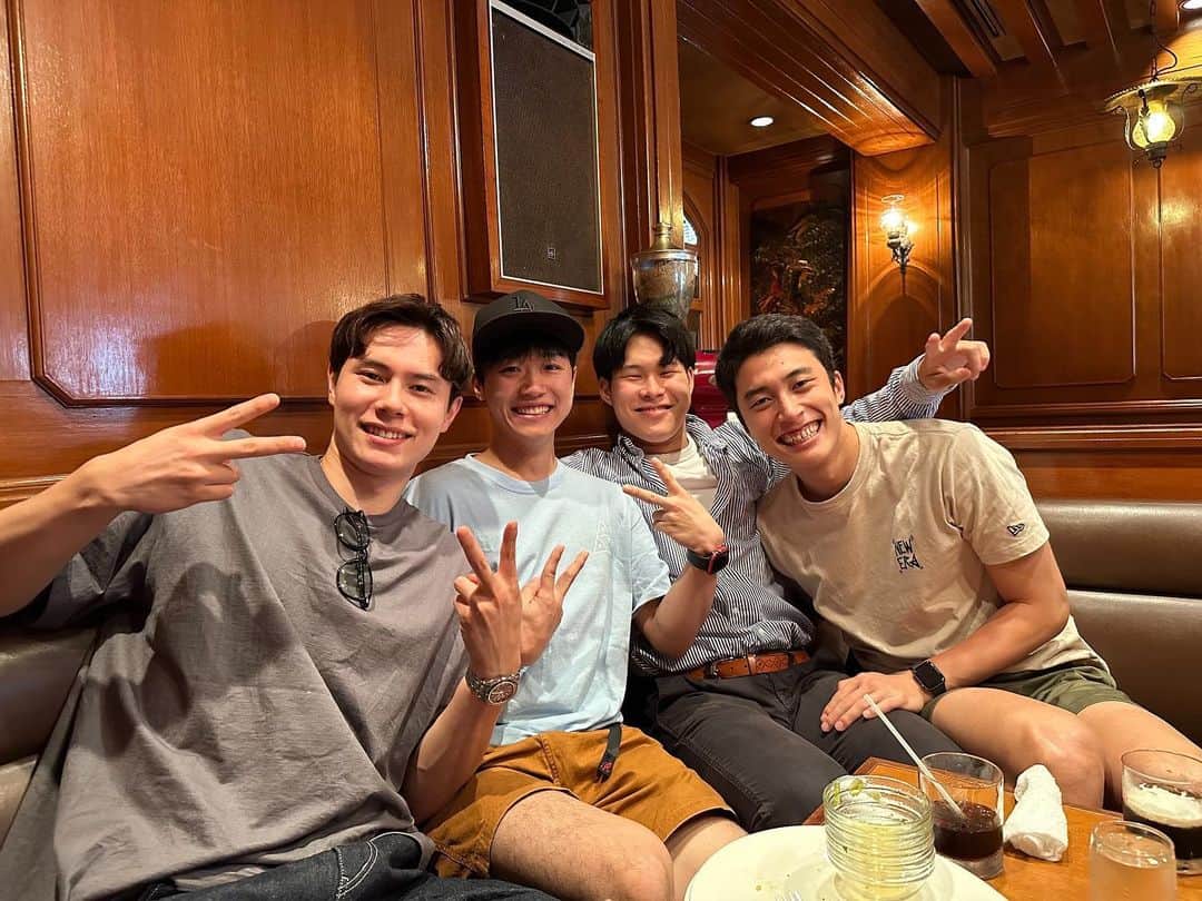 髙橋塁のインスタグラム：「大親友達🥰（不在者有） いつからんるいYouTube出演してもらお〜✌️ #Rと愉快な仲間達 #らんるい」
