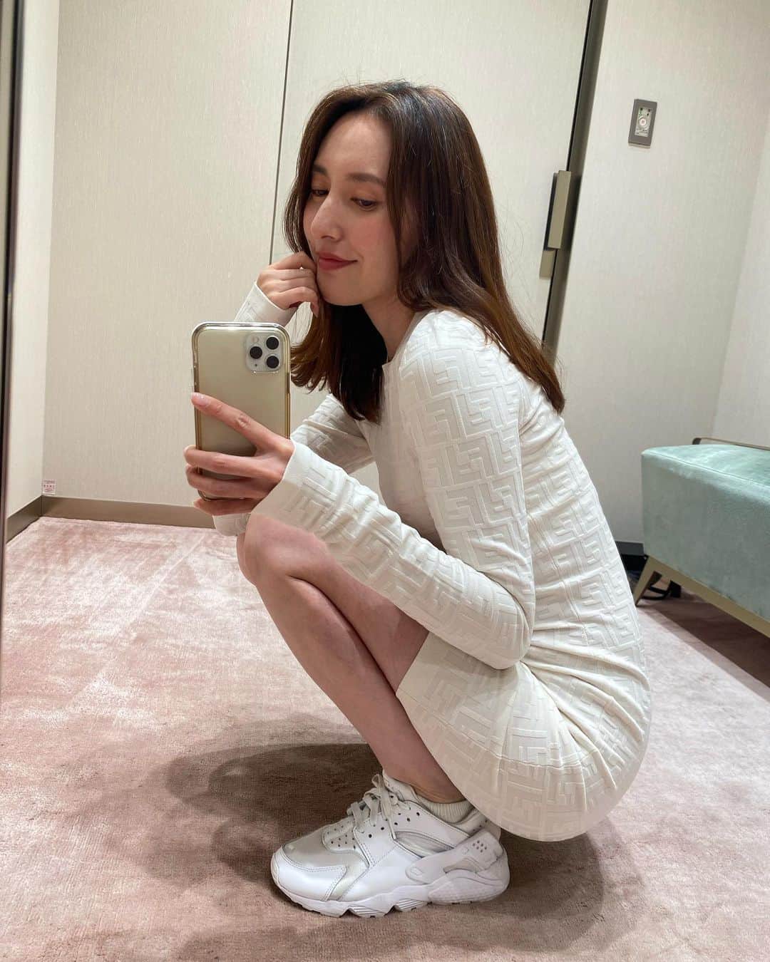 松本リコのインスタグラム：「・ ・ ・ ・ 破産する💸笑 ・ ・ ・ #japanesegirl #japangirl  #ハーフ顔 #fendi #フェンディ #fashion #ファッション」