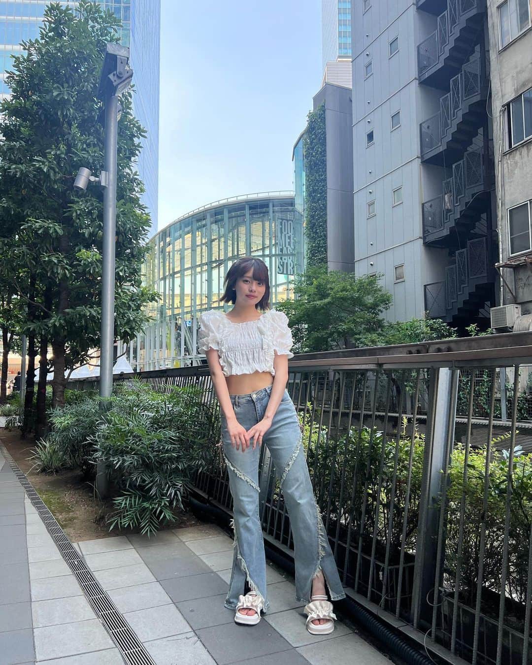 河本景のインスタグラム：「SHEINで夏服コーデ組んでみたよ〜！！！☀️ とても可愛かったから沢山着る！！お揃いしよう〜😌🧡  1コーデ目🌱 トップス：16369392 ボトムス：14637721 サンダル：16453979  2コーデ目🌱 ワンピ：15000358 サンダル：16453979  お買い上げ金額1～5,999円まではセール価格より15%OFF、6,000円以上は20%OFFが適用されるよ～ 期限は9月30日まで！ クーポンコード：【keikei】  #SHEINforAll #SHEIN #SHEINpartner #ad #今日のコーデ　#OOTD  @shein_japan @sheinofficial」