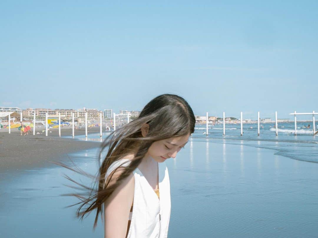 のインスタグラム：「夏してきた 馬鹿みたいにはしゃいで 帰り道爆睡  @0314una 氏  #海 #フィルム」