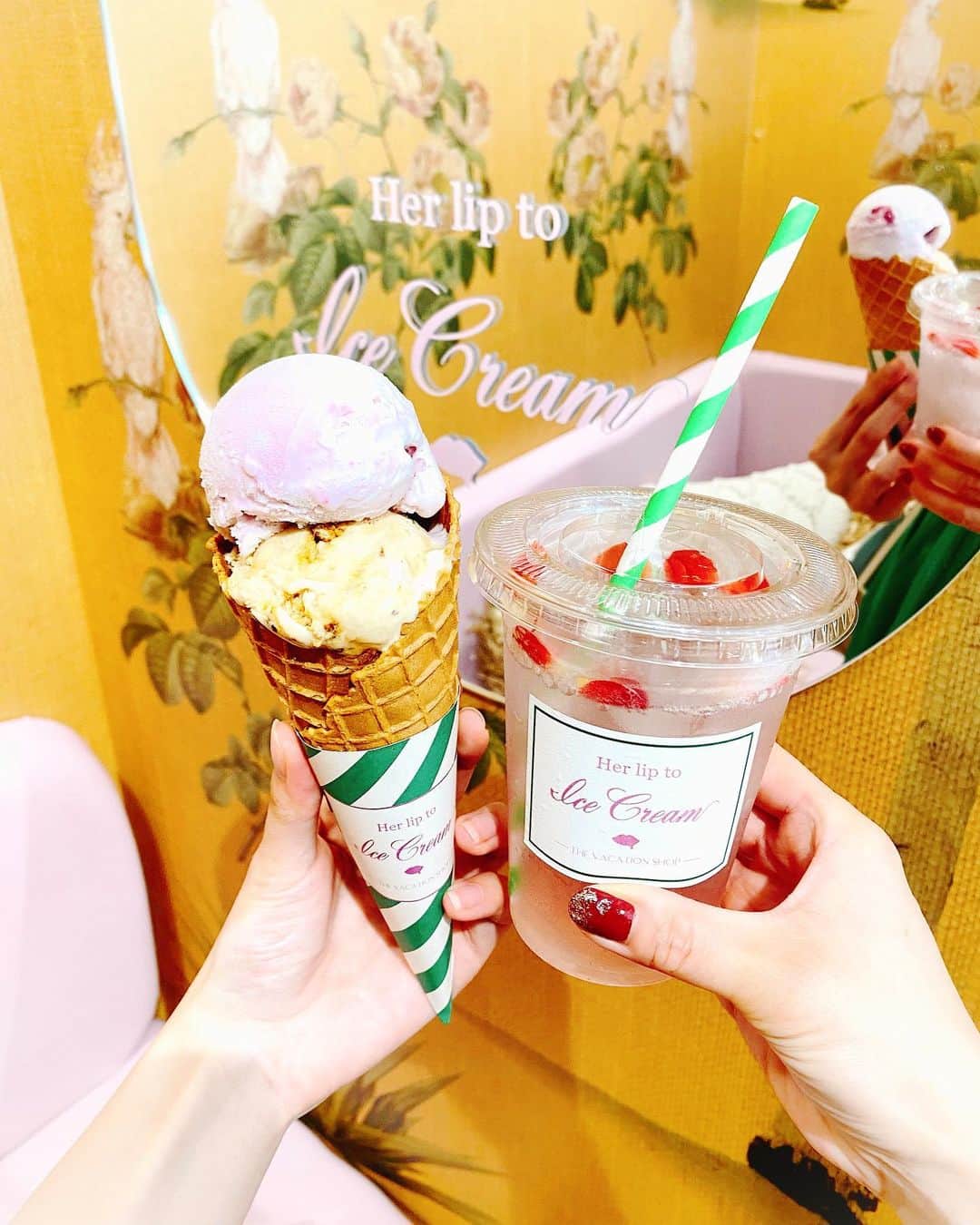 のインスタグラム：「行きたかったこじはるさんのアイスクリーム屋さん🍨💚 ⁡ 行けて嬉しい〜✨ ⁡ ⁡ オシャレ空間で幸せでした🫶 ⁡ ⁡ ⁡  ⁡ そして9月12日・13日に @cafebellflower で開催する 誕生日カフェイベントが、ついに明日から応募スタートです🎫 ⁡ 応募はLive Pocketで8月1日～7日までなので 皆さんお待ちしてます🎂   ⁡ ⁡ ⁡ ⁡ #六本木 #アイスクリーム #herlipto」