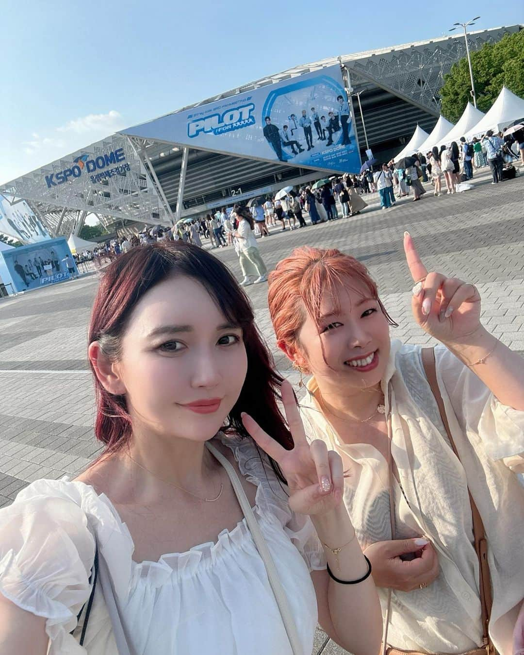 momoさんのインスタグラム写真 - (momoInstagram)「🇰🇷開演前のグッズ並ぶのは暑くて死ぬかと思ったけど🥹日本も韓国も暑い！！  . #straykids#skz#fanmeeting#pilot#SKZ_3RD_FANMEETING#PILOT_FOR_5_STAR#스트레이키즈#필릭스#kspodome#skzoo#hyunjin#スキズ#ペンミ#スキズペンミ#韓国旅行#韓国#オタ活#推し活#stayさんと繋がりたい」7月31日 20時17分 - momomonyan