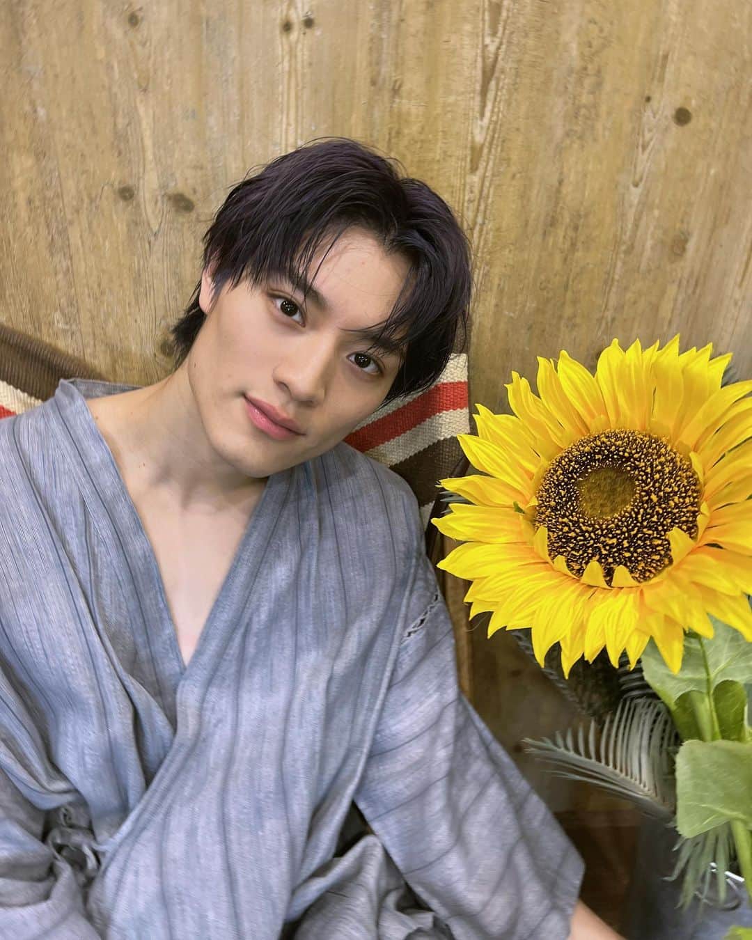 上村謙信/KENSHINさんのインスタグラム写真 (上村謙信/KENSHINInstagram)「生写真で甚平着たよ！ ひまわり🌻 夏