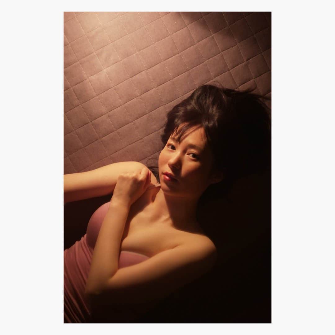 花澄のインスタグラム：「2019初期作品。  Leica M10-P summilux 35mm f1.4 2nd self portrait 2019  #leica#leicam10p#summilux#summilux35#summilux35mm2nd#oldlens#オールドレンズ#tokyo#japan#oldlens_tokyo#花澄#kazumiphotography#selfie#selfportrait」