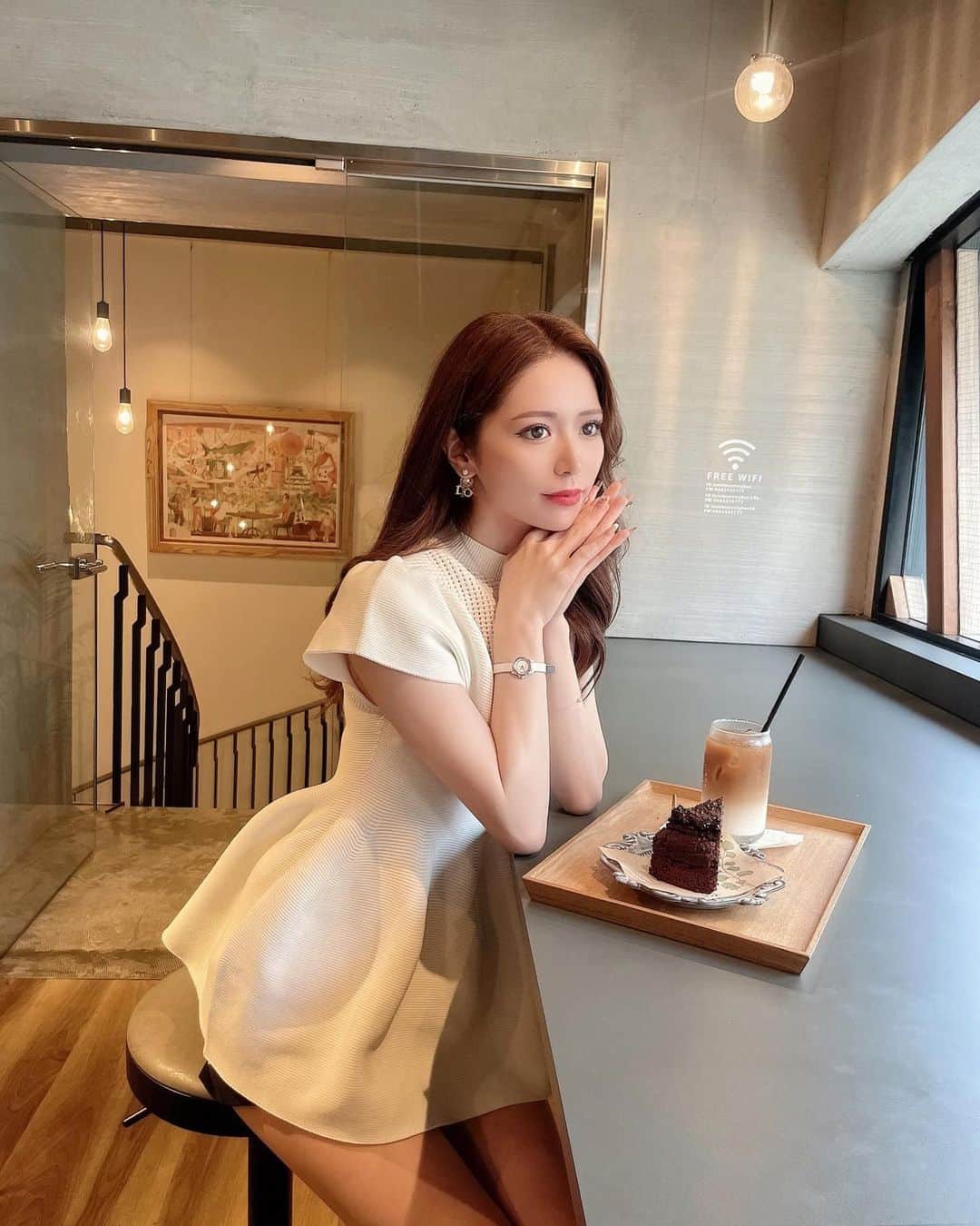 のインスタグラム：「.  tops @eimyistoire_official 😌  最近投稿溜まりすぎてるー！🙈 前にカフェした時の♡ ここに多分3時間くらい滞在してたwww  #me」
