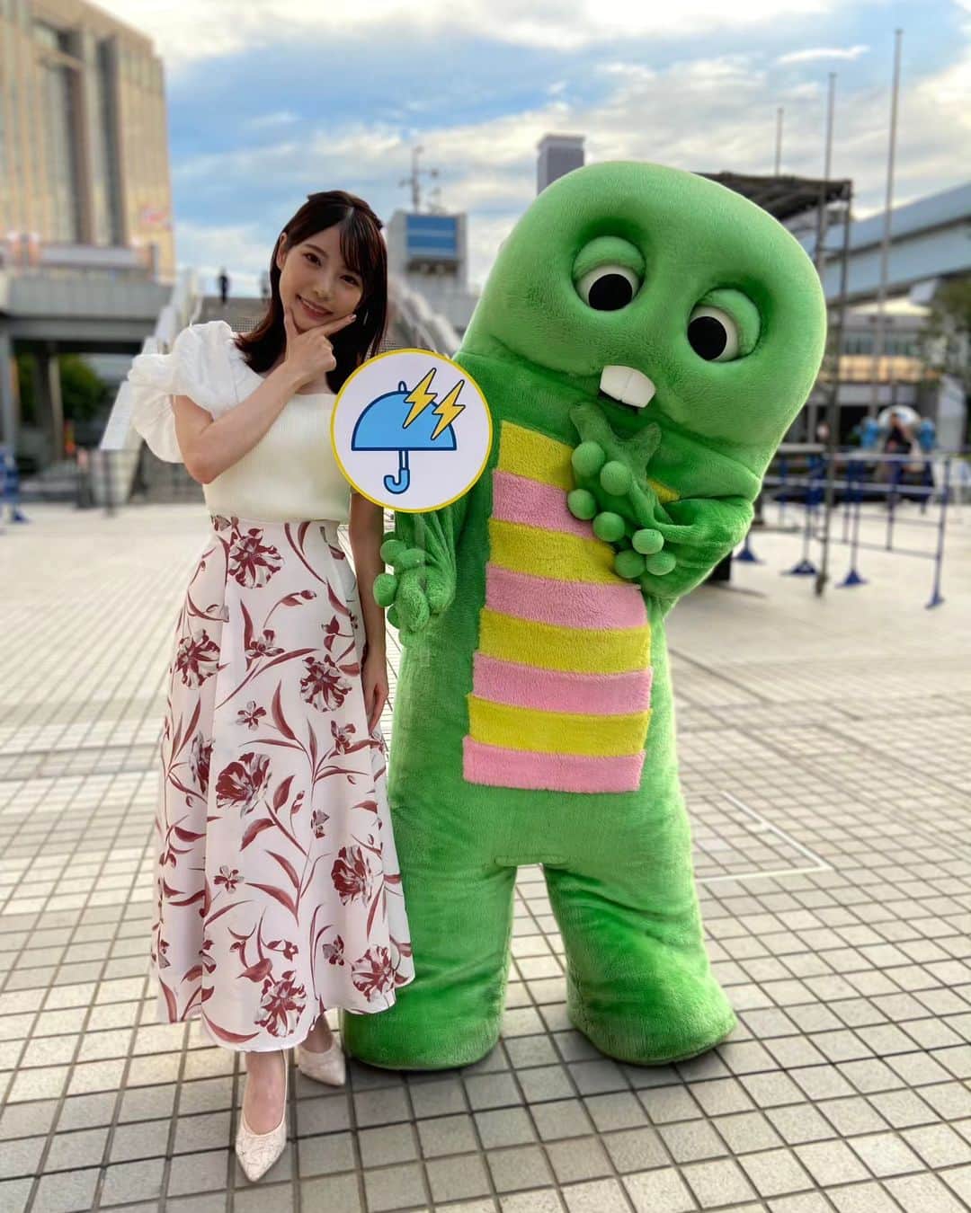 のインスタグラム：「関東あす「ゲリラ雷雨に注意」 朝から広い範囲で大気が不安定です🌦 晴れ間が出ていても、 急な雨や落雷にご注意ください⚠️  #イット #ソラよみ #竹俣紅　@benitakemata_officil #ガチャピン　@gachapin_official #天気 #お天気」