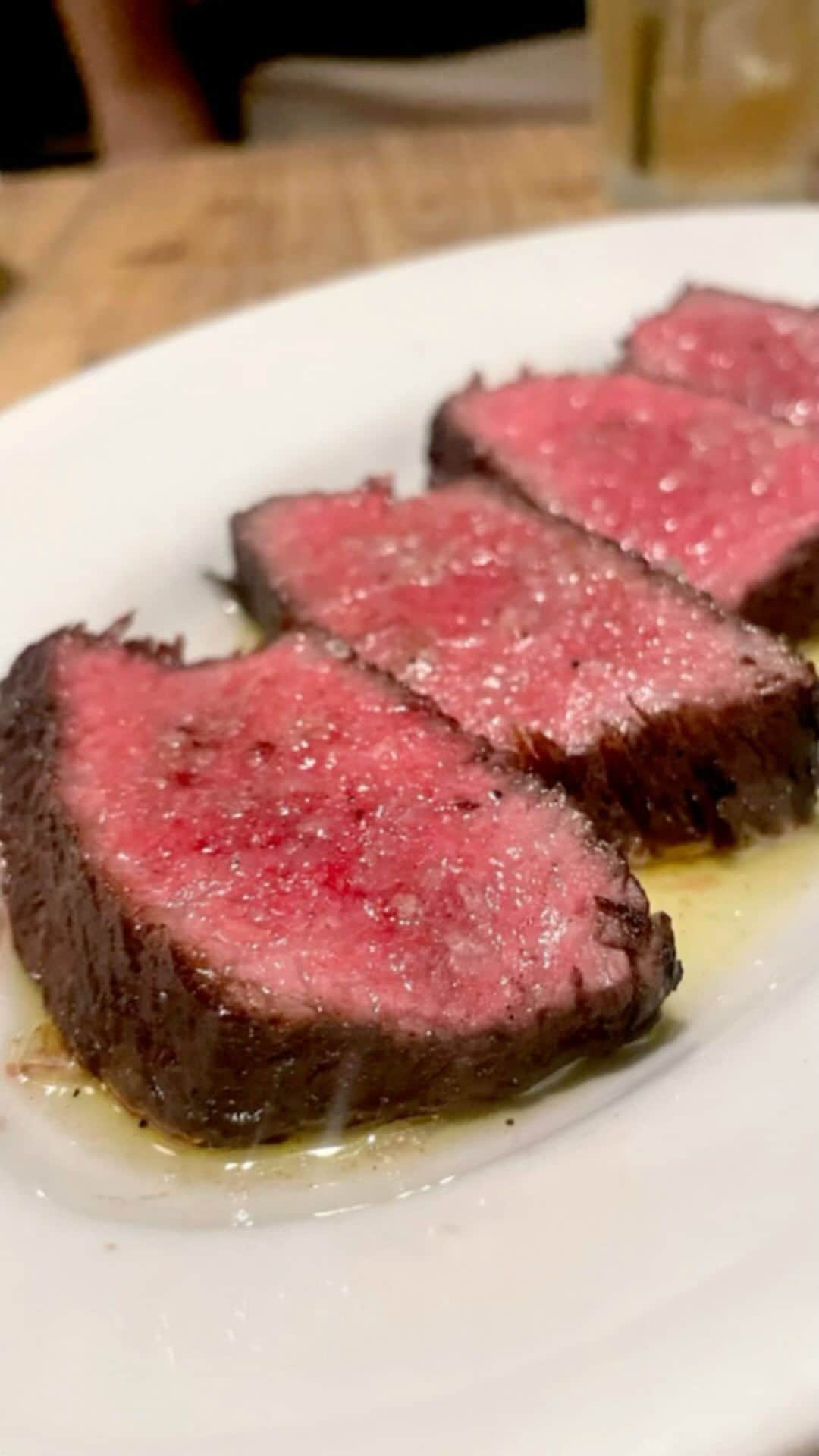 東京肉レポートのインスタグラム：「If you gave up making reservation at “RODEO”, a very popular bistro in Nakameguro, try its sister store “RODEO & cafe” in Shibuya ! Enjoy perfectly grilled Wagyu steaks there !  中目黒の大人気ビストロ｢RODEO｣の姉妹店がこの渋谷にある｢RODEO & cafe｣！お通しで出てくる自家製のポテトチップスはオープン以来の定番！この日は和牛と十勝マッシュルームの温かいカルパッチョや、山形牛のイチボの炭火焼きなどをいただきました！少し甘めのニンニク醤油につけて食べるステーキ最高です！目の前で仕上げてくれる名物のミートスパゲティもマスト！  価格帯：6,000〜10,000円 オススメメニュー：ミートスパゲティ、和牛の温かいカルパッチョ、和牛炭火焼き  #ロデオ #ロデオアンドカフェ #渋谷 #渋谷グルメ #ハンバーグ #ステーキ #焼肉 #肉 #和牛 #牛 #グルメ #東京肉レポート #肉レポ #rodeo #shibuya #yakiniku #steak #wagyu #beef #instafood #food #foodie #bbq #tokyo #japanfood #tokyofood #tokyo_wagyu_report」