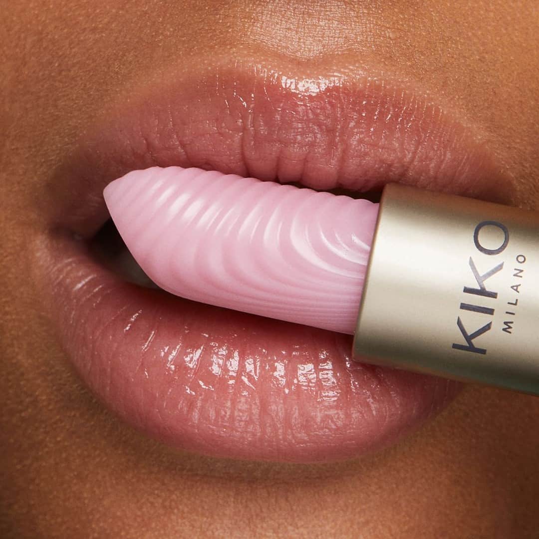 KIKO MILANOさんのインスタグラム写真 - (KIKO MILANOInstagram)「Look at that intricate design! 😍 💋 You need to try it! 😱 The #KIKOBalance Nourishing Lip Balm’s lavender-scented formula is a true treat for the lips! ⁣ ⁣ #KIKOLips #lipbalm #hydratinglipbalm #hydratrdlips #newmakeup」7月31日 20時30分 - kikomilano