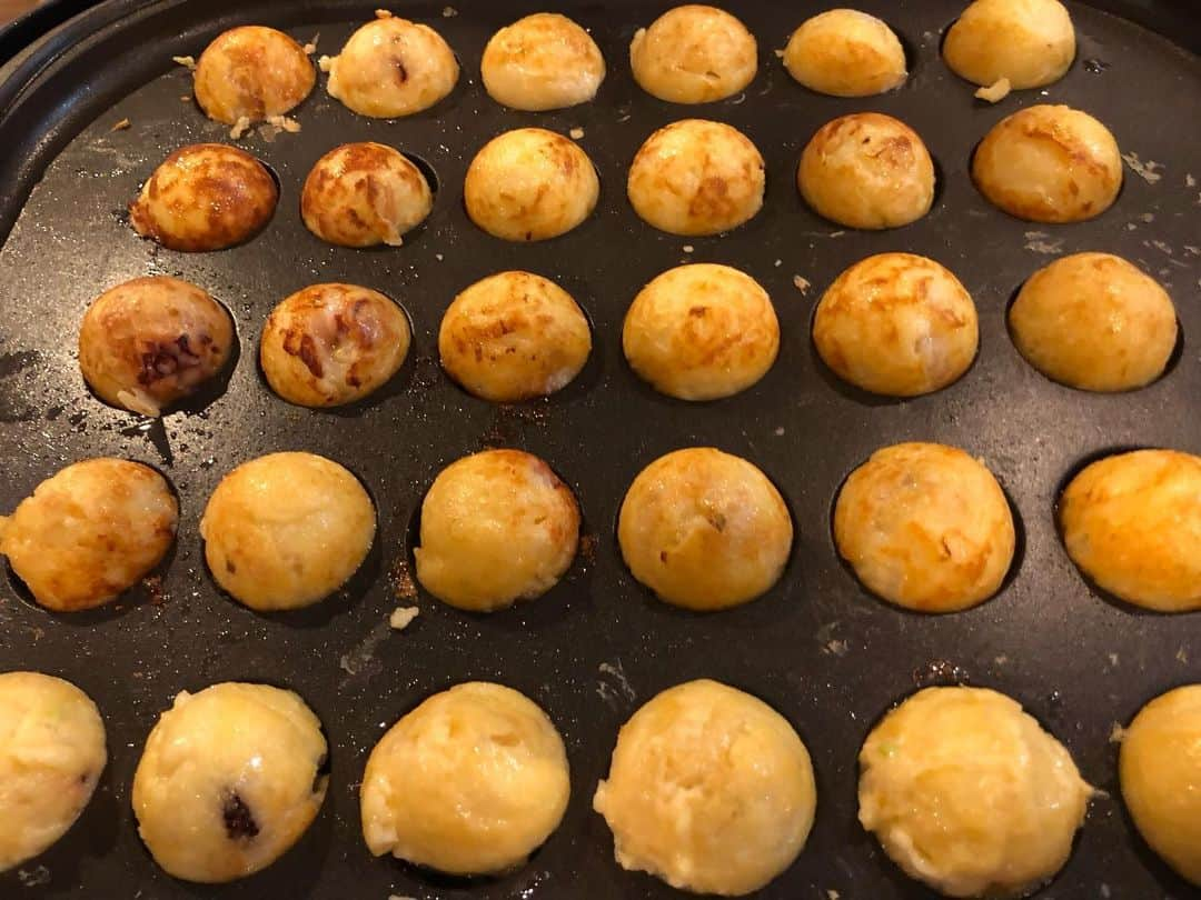 KIYOのインスタグラム：「たまにはタコ焼き食べたい🤤 #タコ焼き #タコ焼きパーティー」