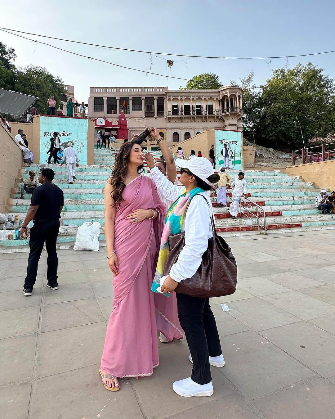 Nargis Fakhri さんのインスタグラム写真 - (Nargis Fakhri Instagram)「Who knew pushing boundaries could be so much fun ! 🎬🎥🎞️📺🎭  #shooting #webseriesdebut #benaras #bollywood #ott #epicon」7月31日 20時35分 - nargisfakhri