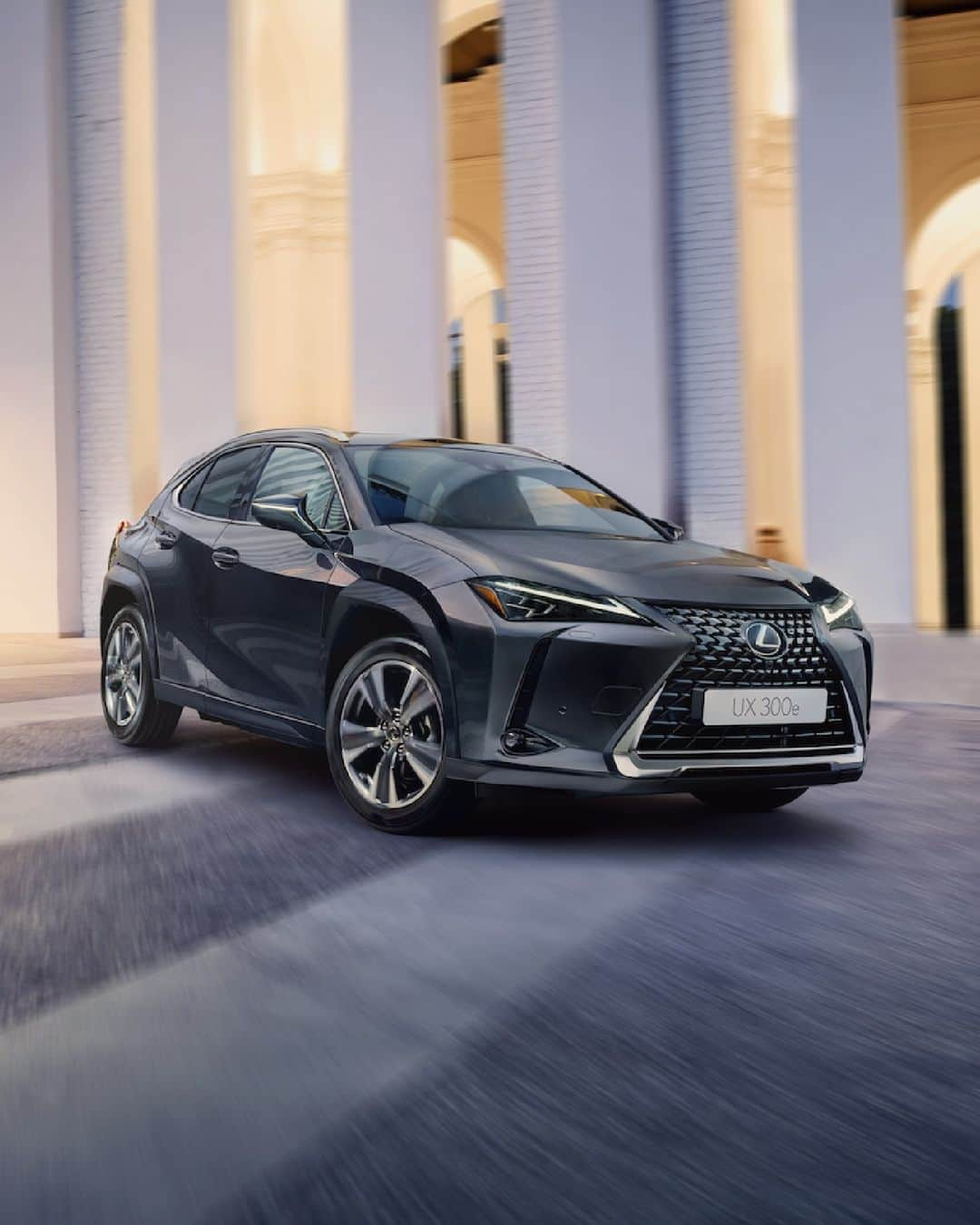 Lexus UKさんのインスタグラム写真 - (Lexus UKInstagram)「Efficiency without compromise. #LexusUX 300e *UK spec may vary*」7月31日 20時40分 - lexusuk