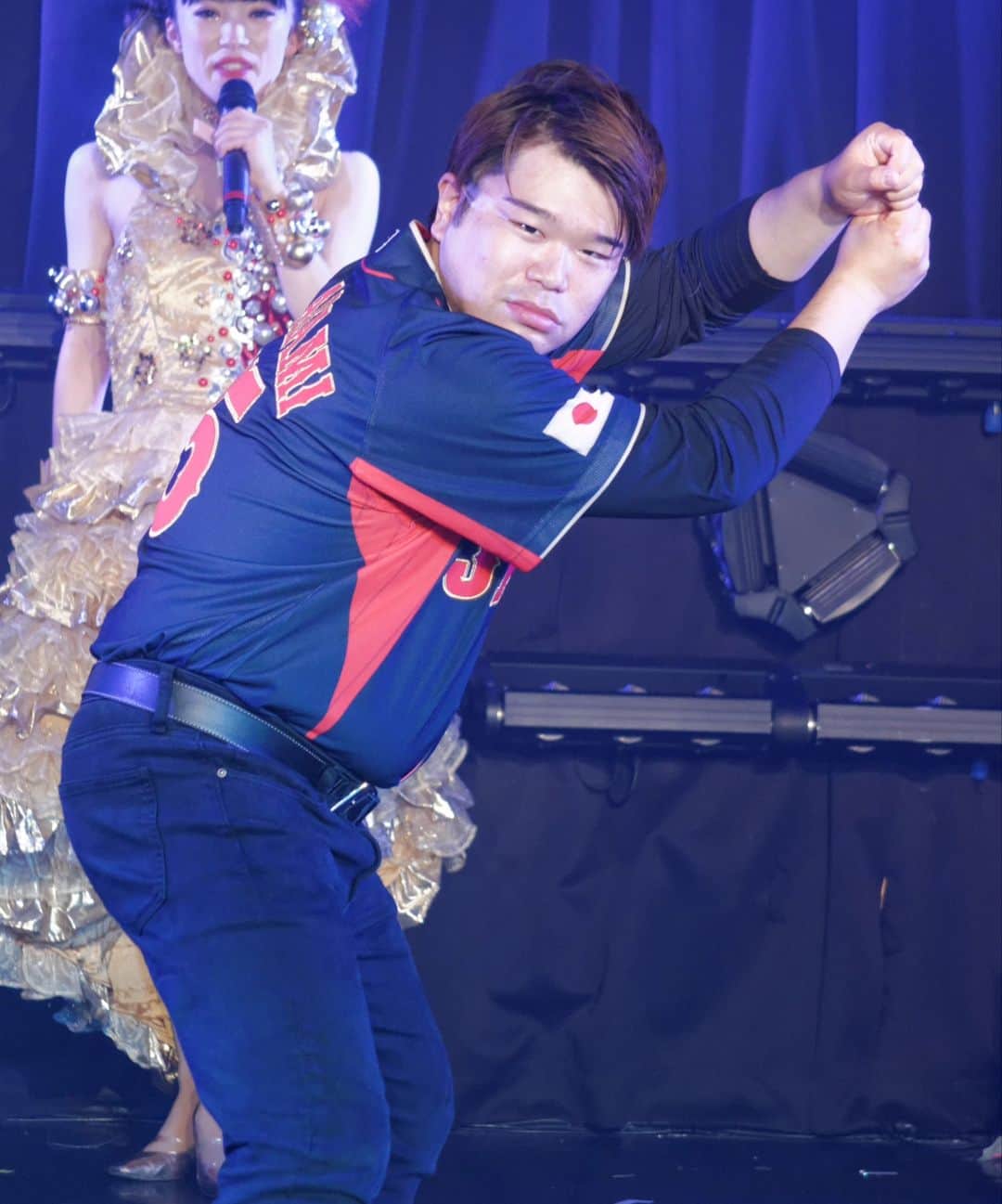 あしべのインスタグラム：「言わせてください。 いつも全然売れていない芸人の僕を気にかけてくださり、沢山の勉強の場やご縁を作ってくださる misonoさん、Nosukeさん　ありがとうございます🙇  土曜日のROOKIESも沢山楽しませていただきました。 いっぱいいじってすみません💦  ものまねを頑張れるのも あしべの周りにいるみなさんのおかげで···したっ！  そんな土曜日、日曜日になりました。  #あしべ #ものまね #misono　さん #Nosuke　さん #横浜マリンロケット」