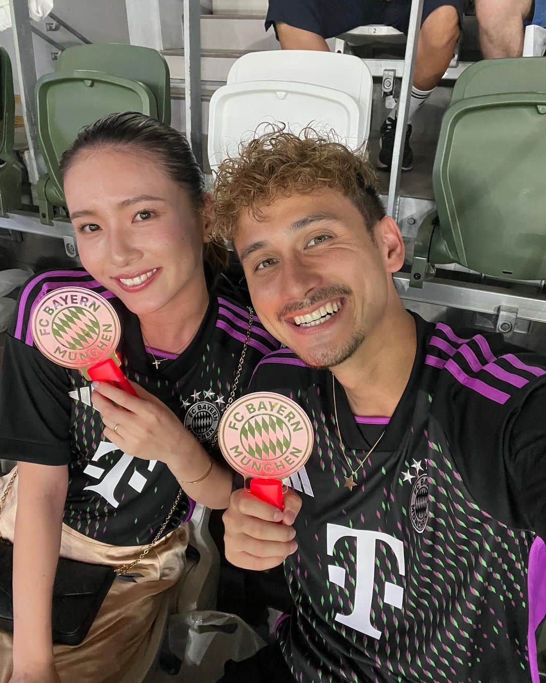 のインスタグラム：「. コロナ始まって以来サッカー観戦行ってなかったから 久々生で見に行けた⚽️✊🏻´‐ バイエルン勝ってよかった〜🥺🏆 次はセレッソ見に行くぞ🩷！ .  #バイエルン #サッカー観戦   #次は #セレッソ大阪  #観に行くぞ」