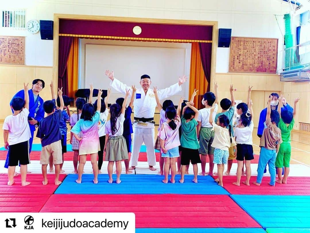 鈴木桂治のインスタグラム：「KJAはいいことやってるなぁ🤩🤩🤩 ゼロをイチにする事です👍👍👍 #judo #keijijudoacademy #KJA」