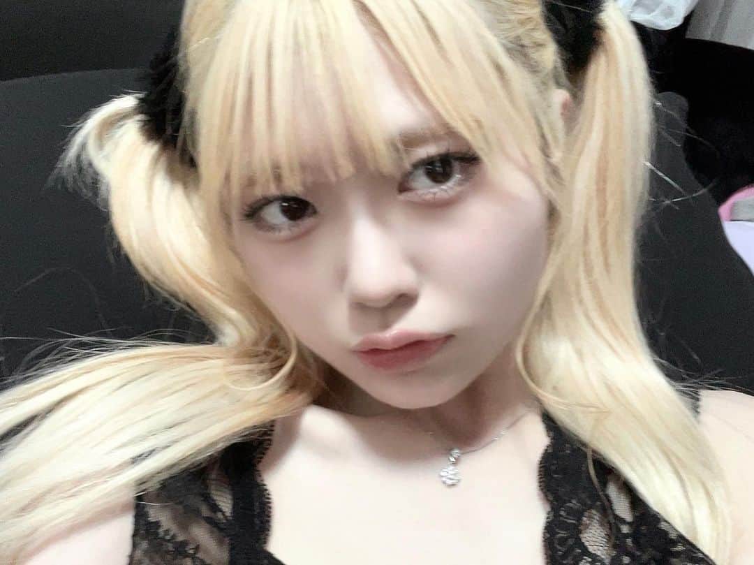 謝花南のインスタグラム：「🖤」