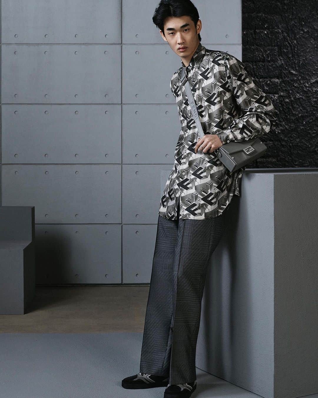 Fendiのインスタグラム：「Silk shirts featuring the Fendi Block print and the new Fendi Five jewellery line, honouring the five Fendi sisters, illuminate the sophisticated palette of #FendiFW23.  Shop total looks, including the new Fendi Step sneaker and reinvented pinstripes on Fendi.com.   Artistic Director of Accessories and Menswear: @silviaventurinifendi ​ Artistic Director of Jewellery: @delfinadelettrez​  Photography: @brunostaub   Styling: @ganio Makeup: @samiamohsein Hair: @ramoneyluv  Casting: @piergiorgio  Model: Shaoqi Zeng」
