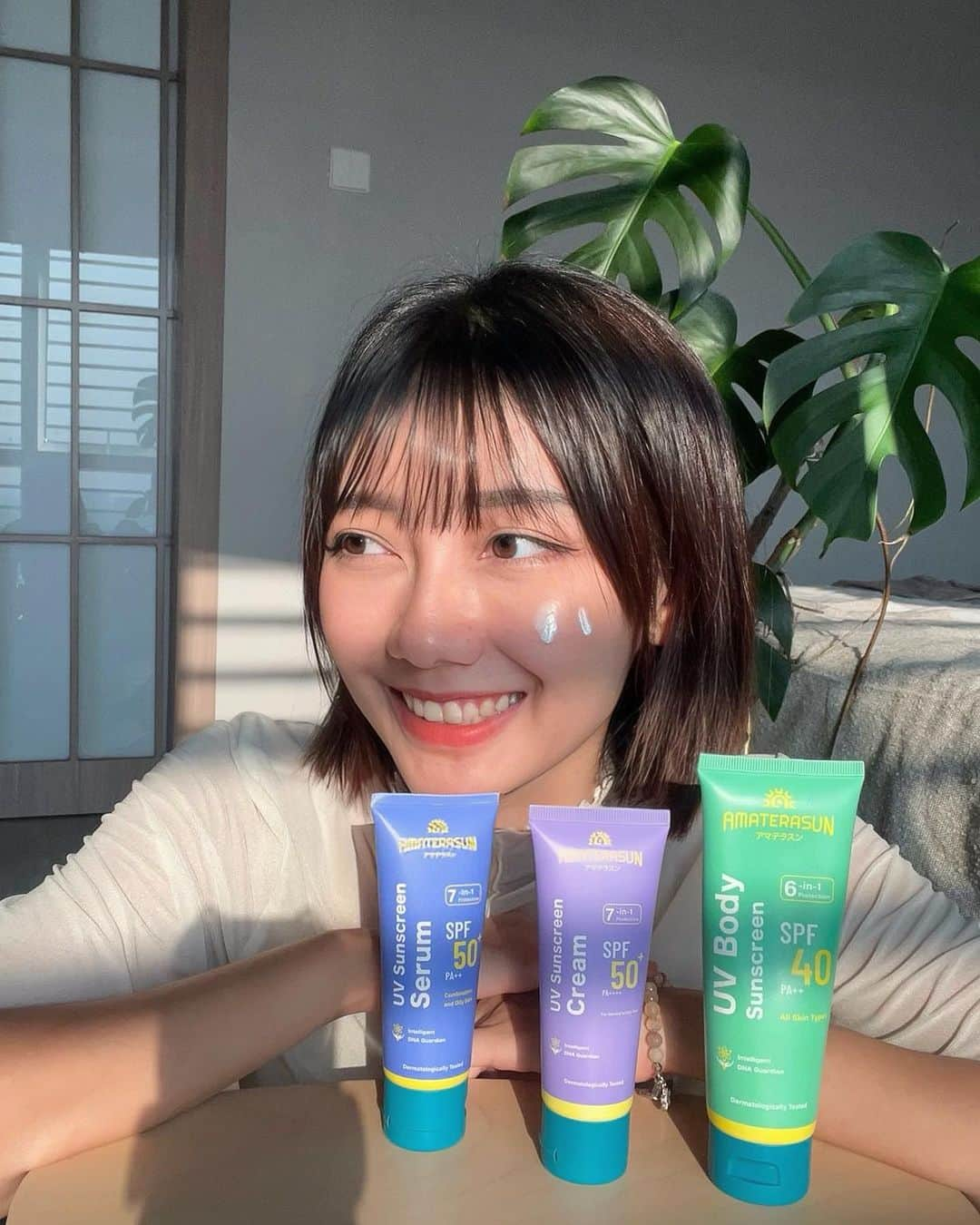 フィフィヨナ・アプリアニのインスタグラム：「🇮🇩 1st Sunscreen with Intellegent DNA Guardian Technology®.   Tanpa whitecast, tanpa pilling, tanpa residu. Gampang nyerap dan ga lengket! Setiap produk mengandung SPF (Sun Protector Factor) cocok banget deh jadi #SPFspecialist ✨  #Amaterasun #HaveFunUnderTheSun」