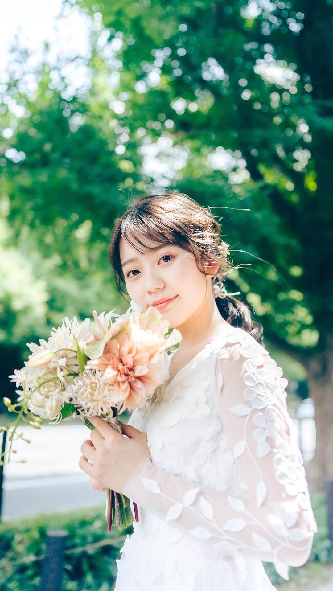 中西拓也のインスタグラム：「Cinematic Portrait at Gaienmae Model : @__lilymr   Camera : Sony α7SIII Lens : Sony SEL35F14GM Gimbal : DJI RS3 PP : S-Log3 (PP9)  #α7SIII #SEL35F14GM #CinematicPortrait #何気ない日常を映画のように」