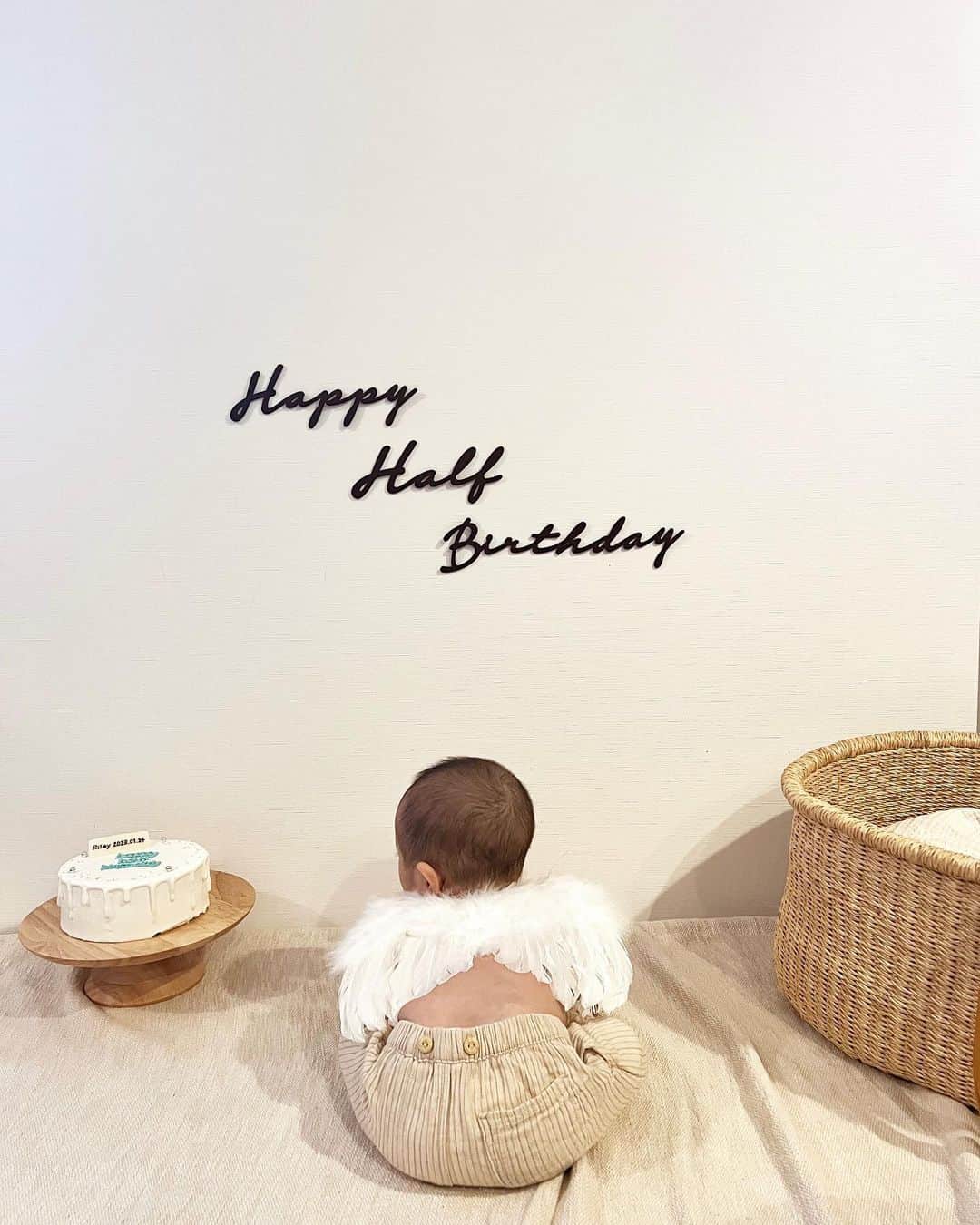 遠山茜子さんのインスタグラム写真 - (遠山茜子Instagram)「天使くんのハーフバースデー🎂👼  すくすく育ってくれてありがとう🤍 幸せを与えてくれてありがとう🤍  #halfbirthday#6ヶ月ベビー #babyboy」7月31日 21時08分 - akane_016t