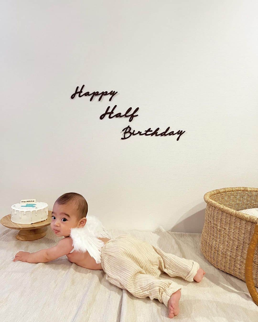 遠山茜子のインスタグラム：「天使くんのハーフバースデー🎂👼  すくすく育ってくれてありがとう🤍 幸せを与えてくれてありがとう🤍  #halfbirthday#6ヶ月ベビー #babyboy」