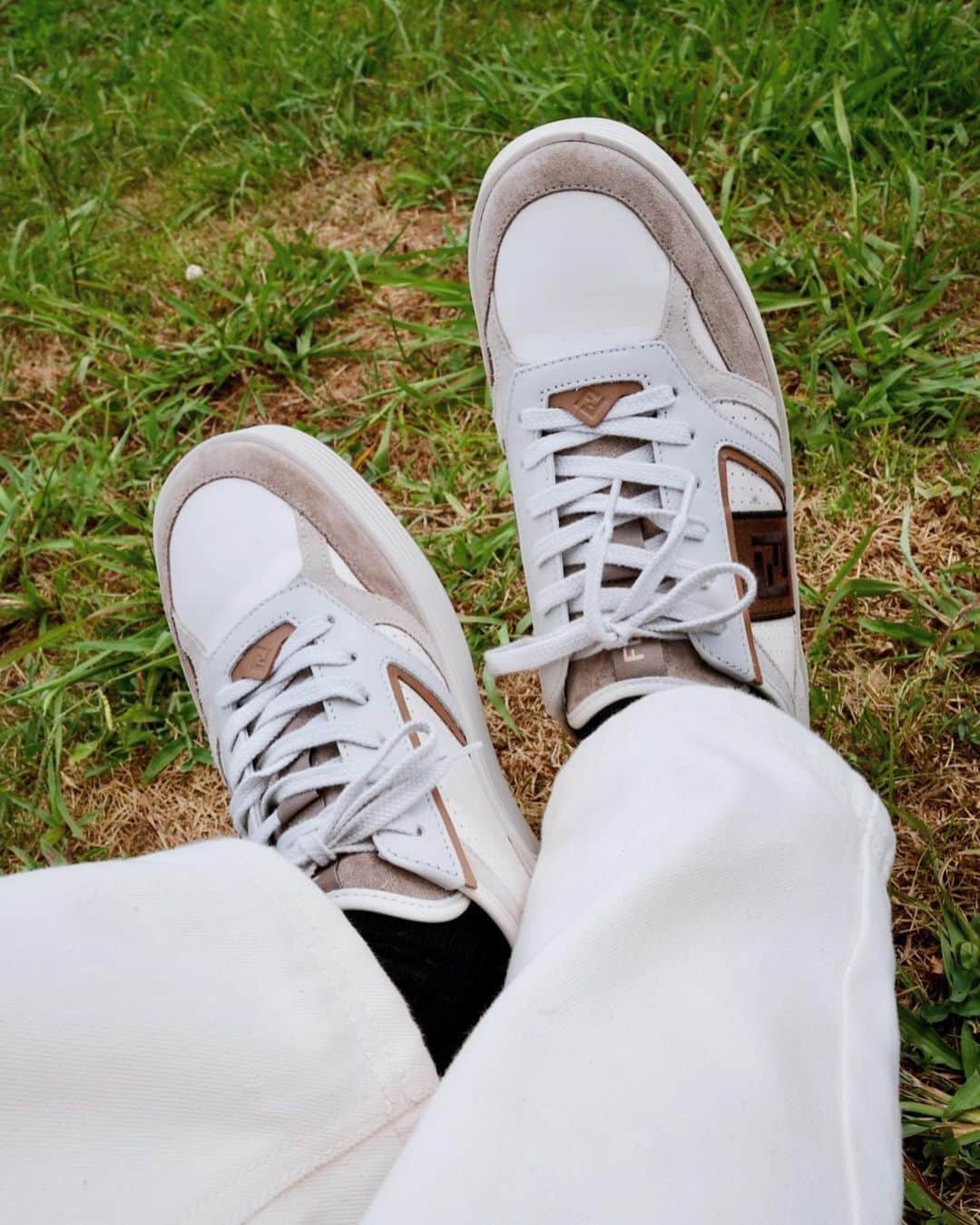桜田通さんのインスタグラム写真 - (桜田通Instagram)「FENDI  毎日暑いけど、広々としている夏を感じられる空間に行くのは気持ちいいです✨ FENDIを身に纏っていると、この間行ったからかローマも少し感じられるような…🇮🇹 白Tにスニーカーも白で気分も涼しくいきます☀️  @Fendi #Fendi #PR」7月31日 21時10分 - dorisakurada
