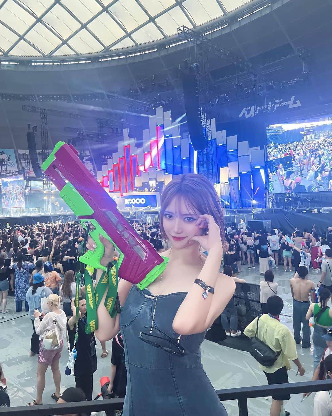 RIKAのインスタグラム：「お風呂上がりのほうが 濡れてないレベルで2日間🔫💦💣🩷  @ash.island の生歌聞けて本当に幸せだった😫😭✨ 2日目特にラインナップ最高で珍しく夏イベしました。フェスってこんなに楽しいんだね、想像の100倍！7月おーわりっ🫶🏻❤️‍🔥  @waterbomb_tokyo_official  #waterbomb #ウォーターボム」