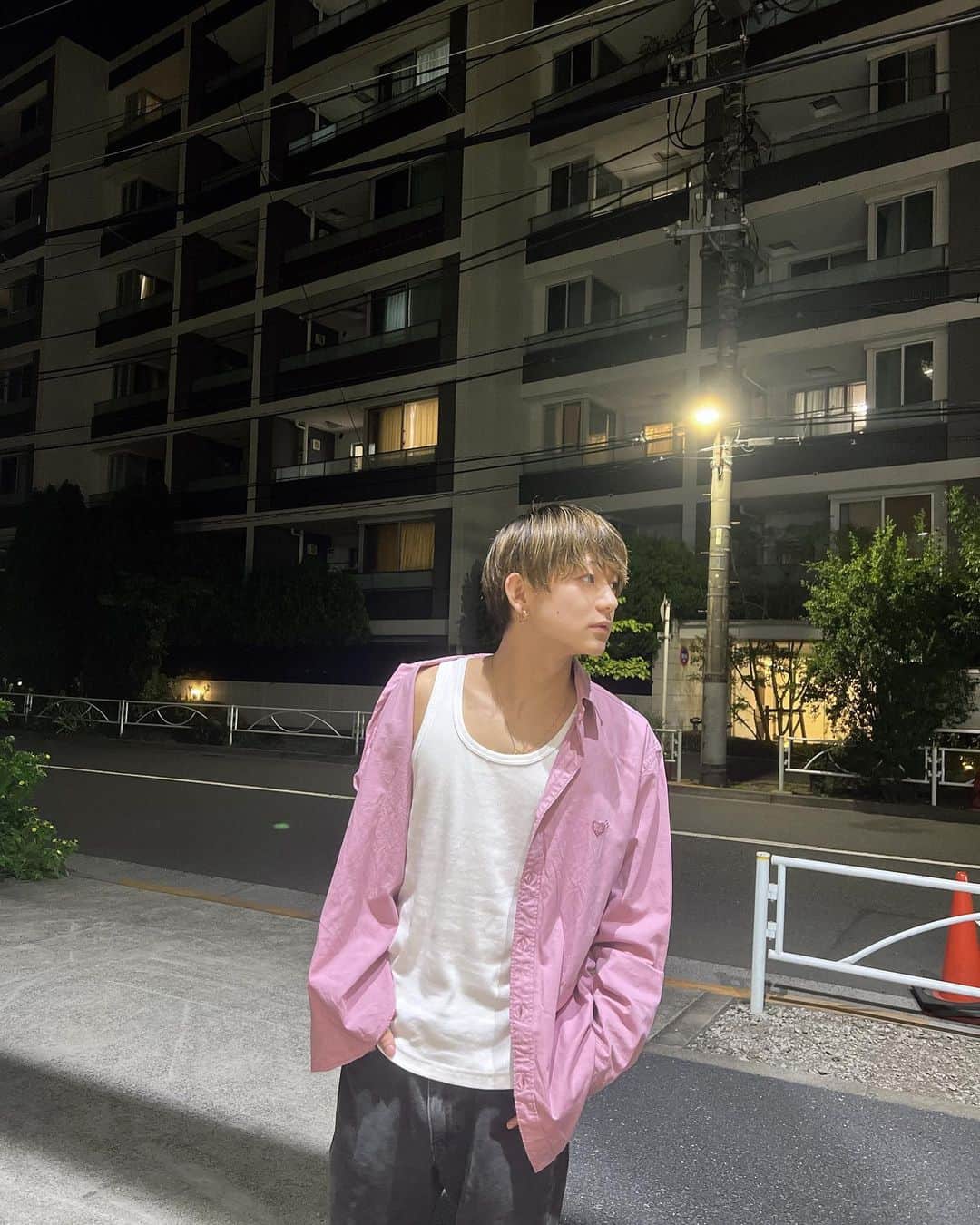 EZAKI YOSHIKIのインスタグラム：「夏でも長袖着ちゃう」